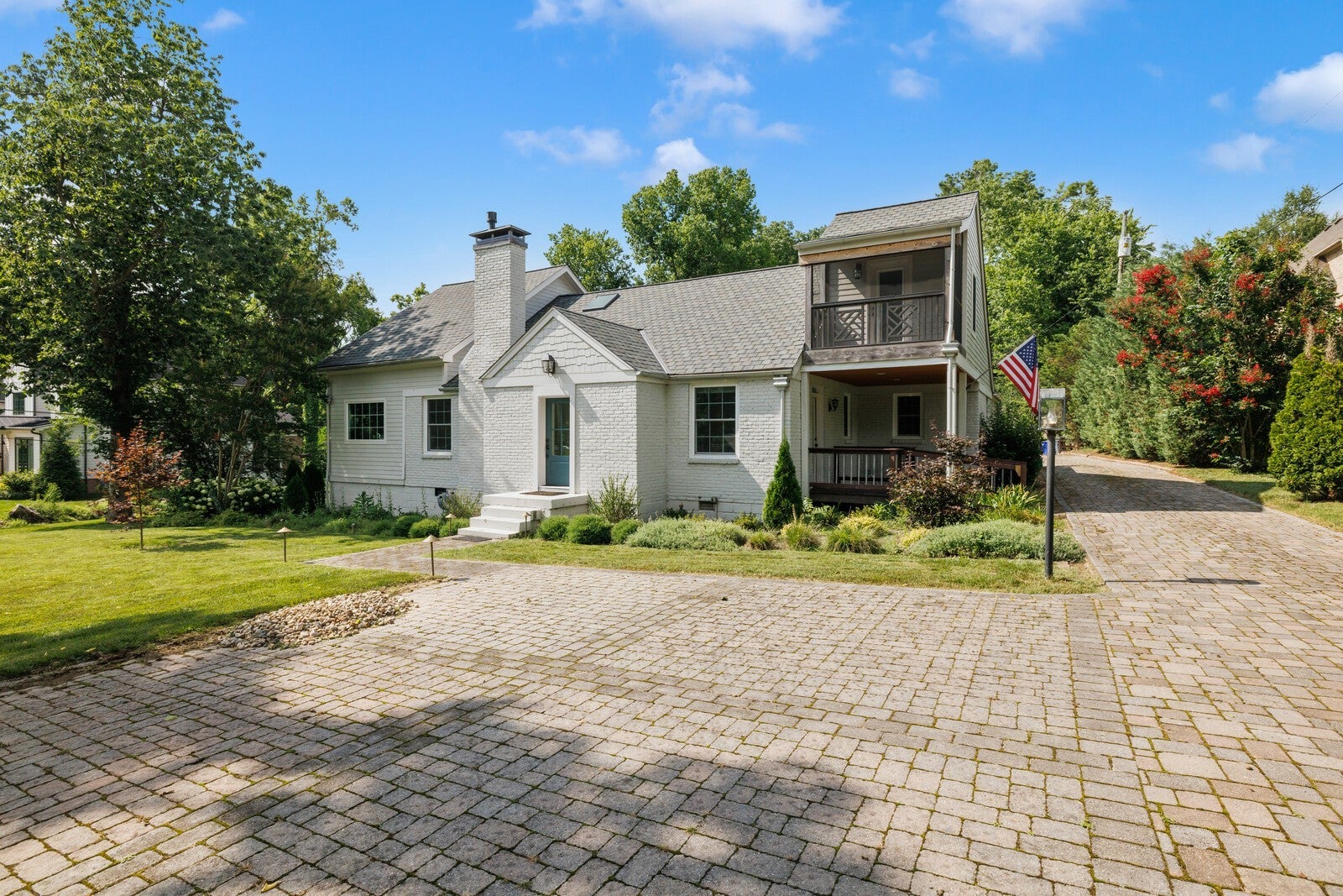 852 Battery Ln