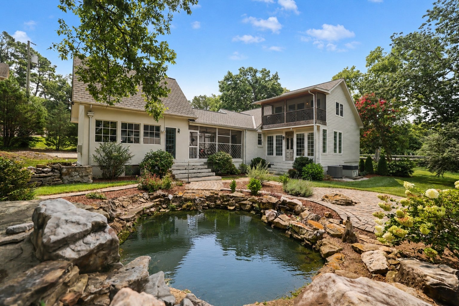 listing at 852 Battery Ln, Nashville