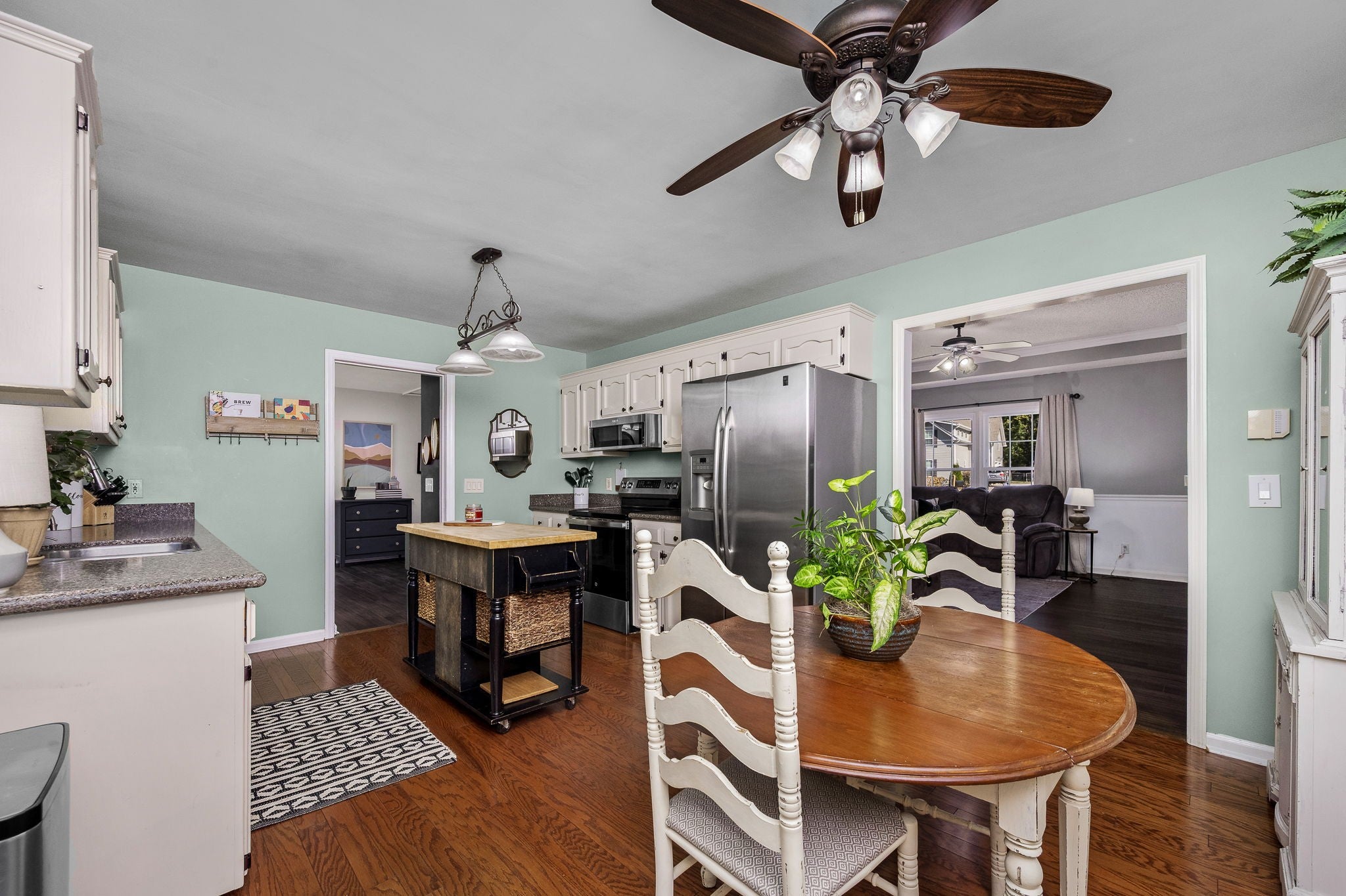 1611 Moore Ct