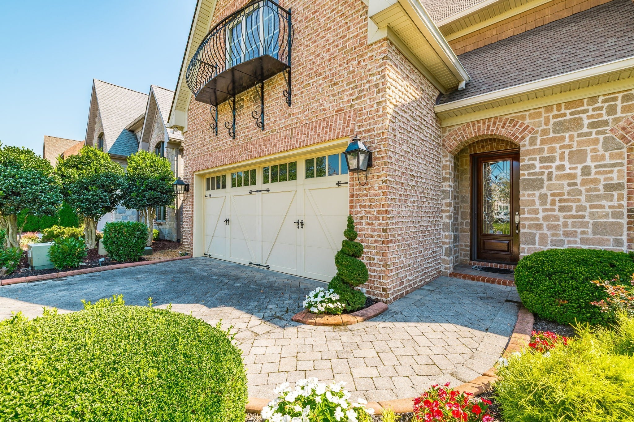 1165 Chloe Dr
