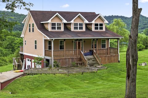 356 Maple St Gordonsville TN 38563