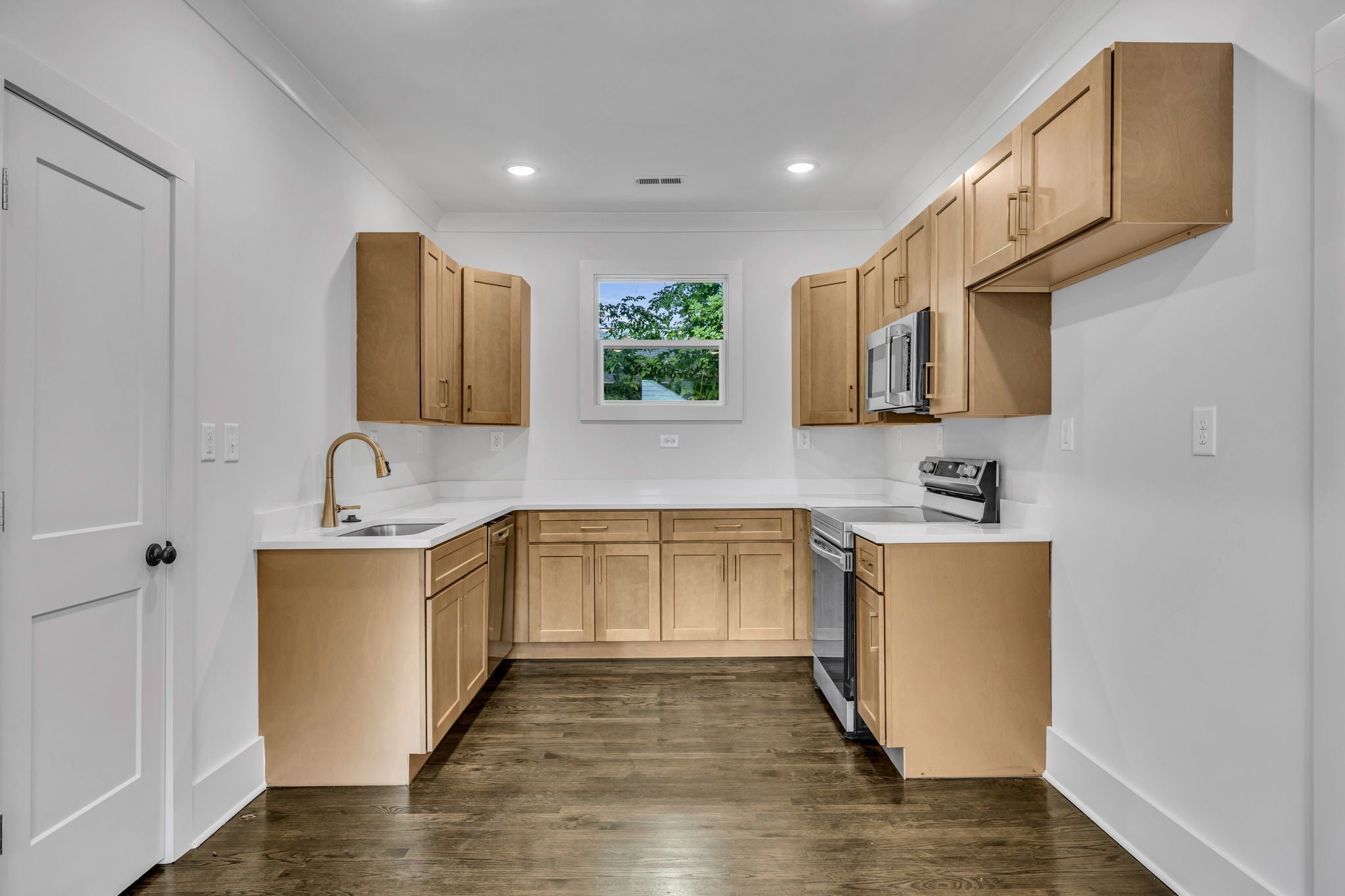 2015 Denham Ave