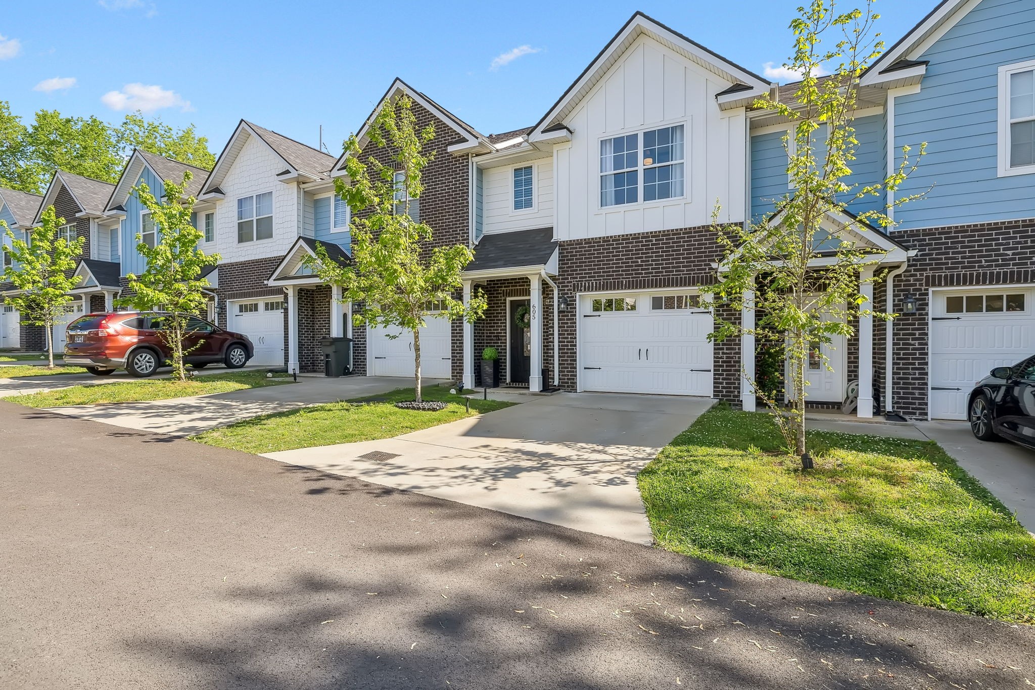 605 Longfellow Ln