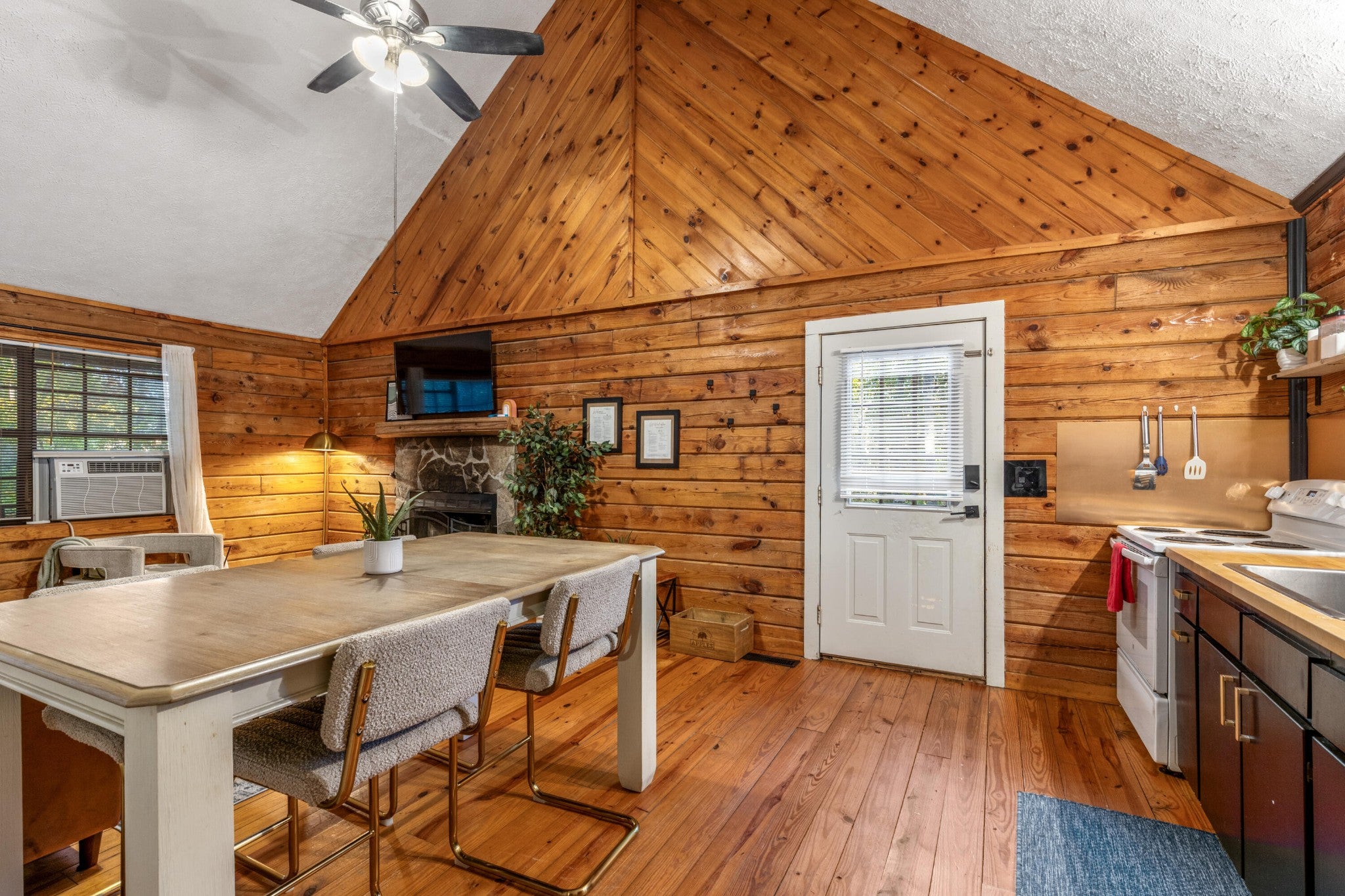 80 Treetop Lane