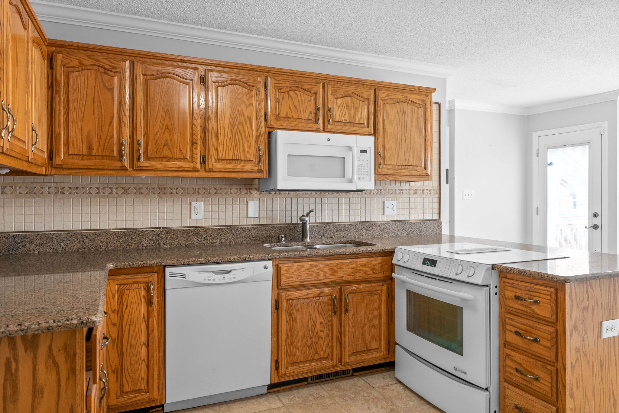 Clarksville, Tennessee 37043, United States, 4 Bedrooms Bedrooms, ,3 BathroomsBathrooms,Residential,Active,77461