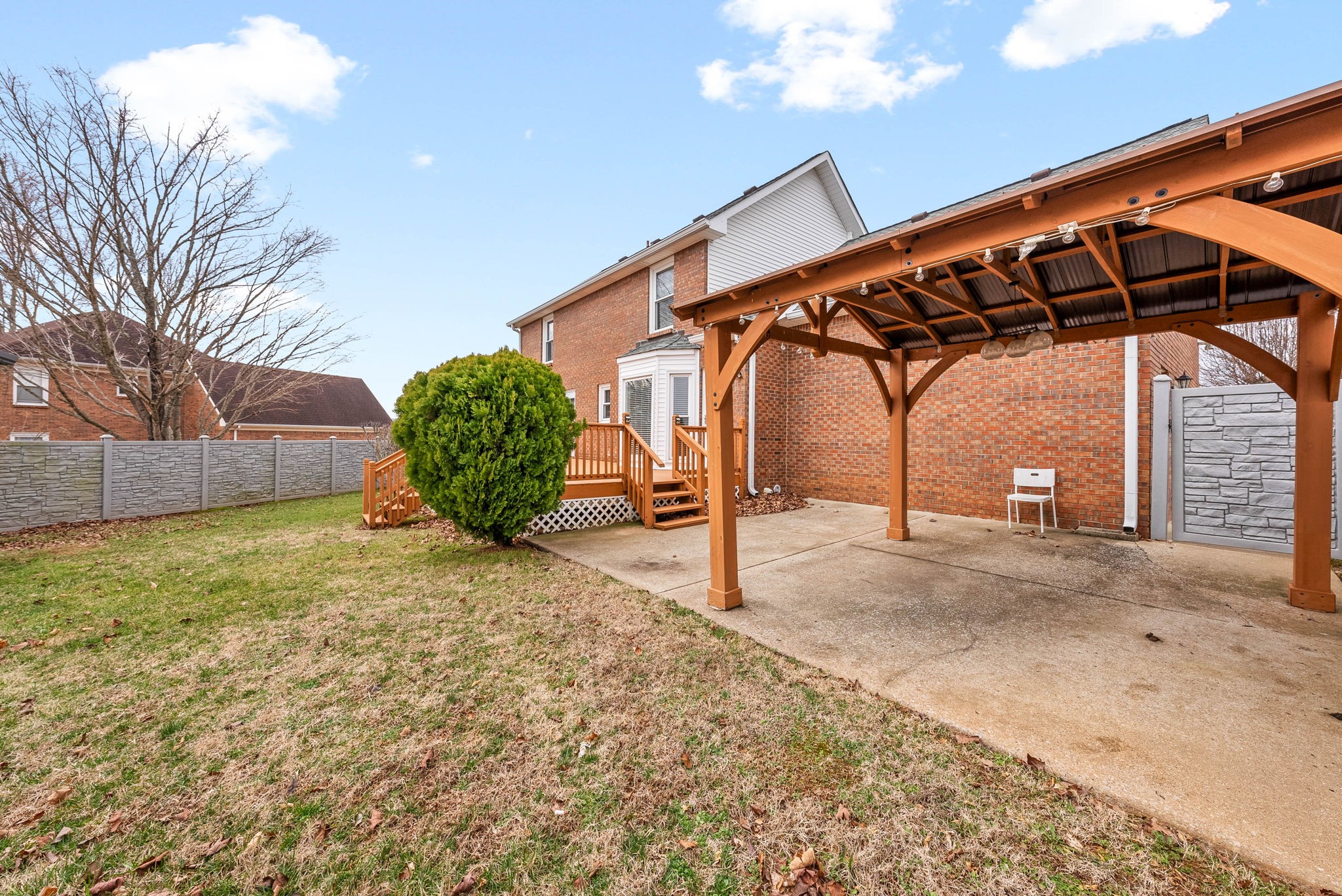 Clarksville, Tennessee 37043, United States, 4 Bedrooms Bedrooms, ,3 BathroomsBathrooms,Residential,Active,77461