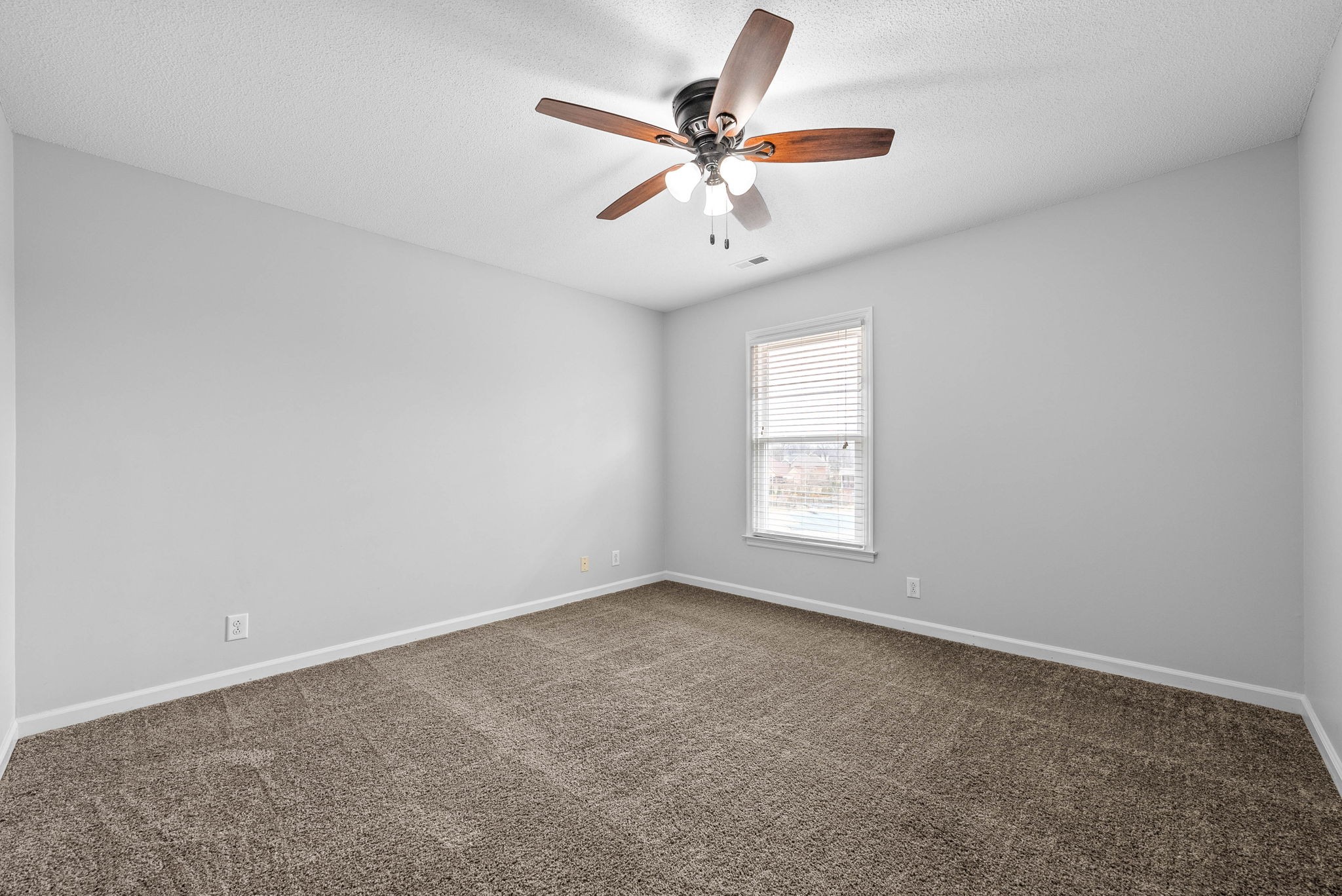 Clarksville, Tennessee 37043, United States, 4 Bedrooms Bedrooms, ,3 BathroomsBathrooms,Residential,Active,77461