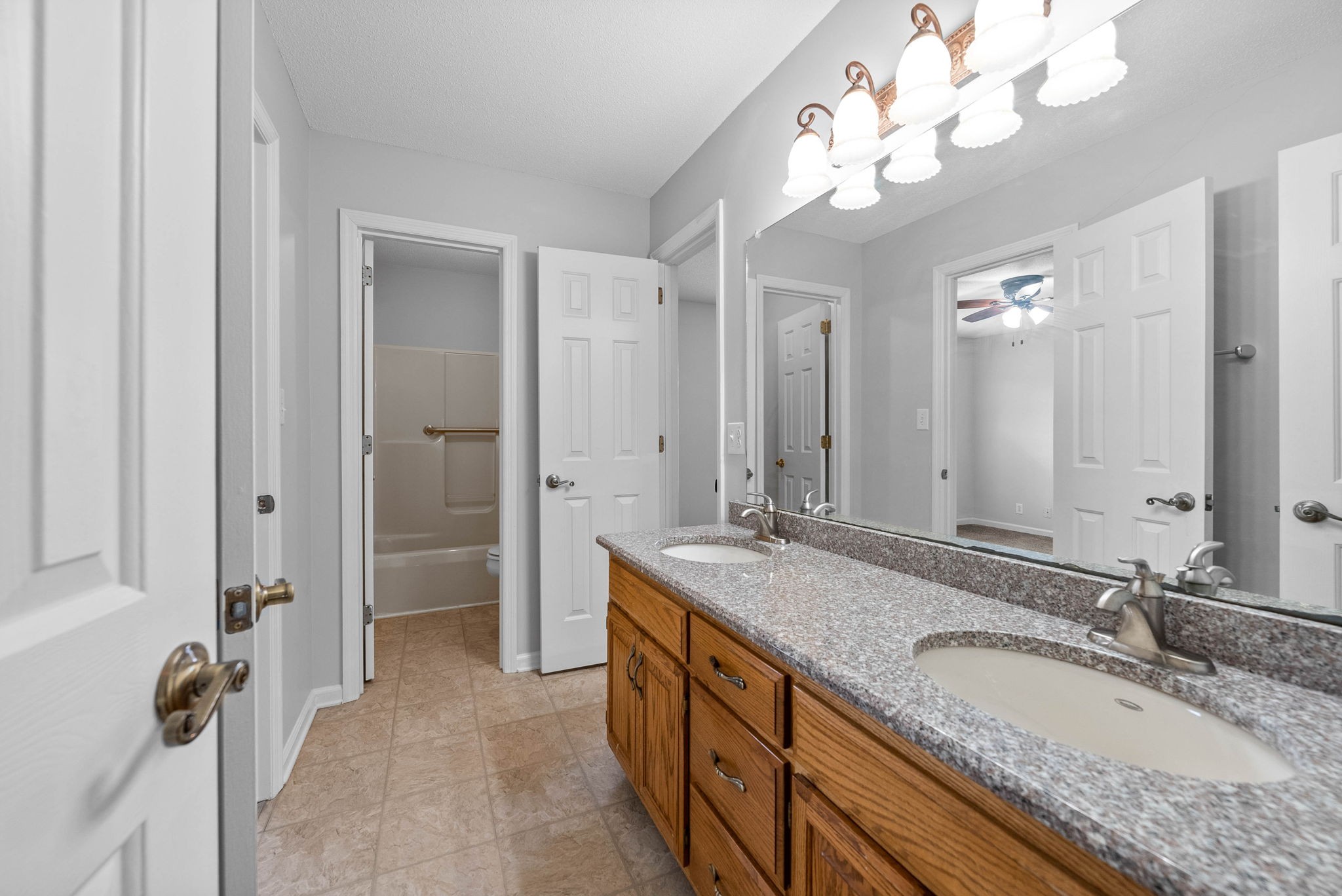 Clarksville, Tennessee 37043, United States, 4 Bedrooms Bedrooms, ,3 BathroomsBathrooms,Residential,Active,77461