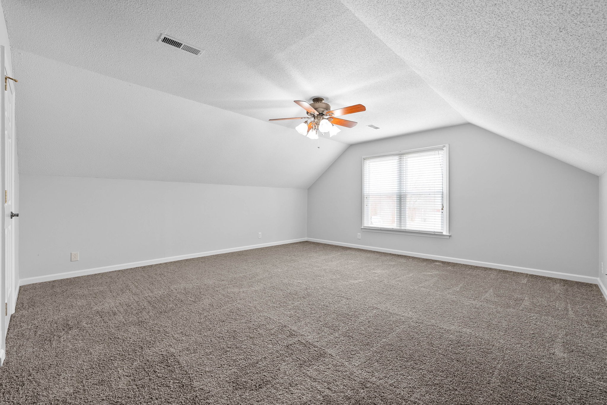 Clarksville, Tennessee 37043, United States, 4 Bedrooms Bedrooms, ,3 BathroomsBathrooms,Residential,Active,77461