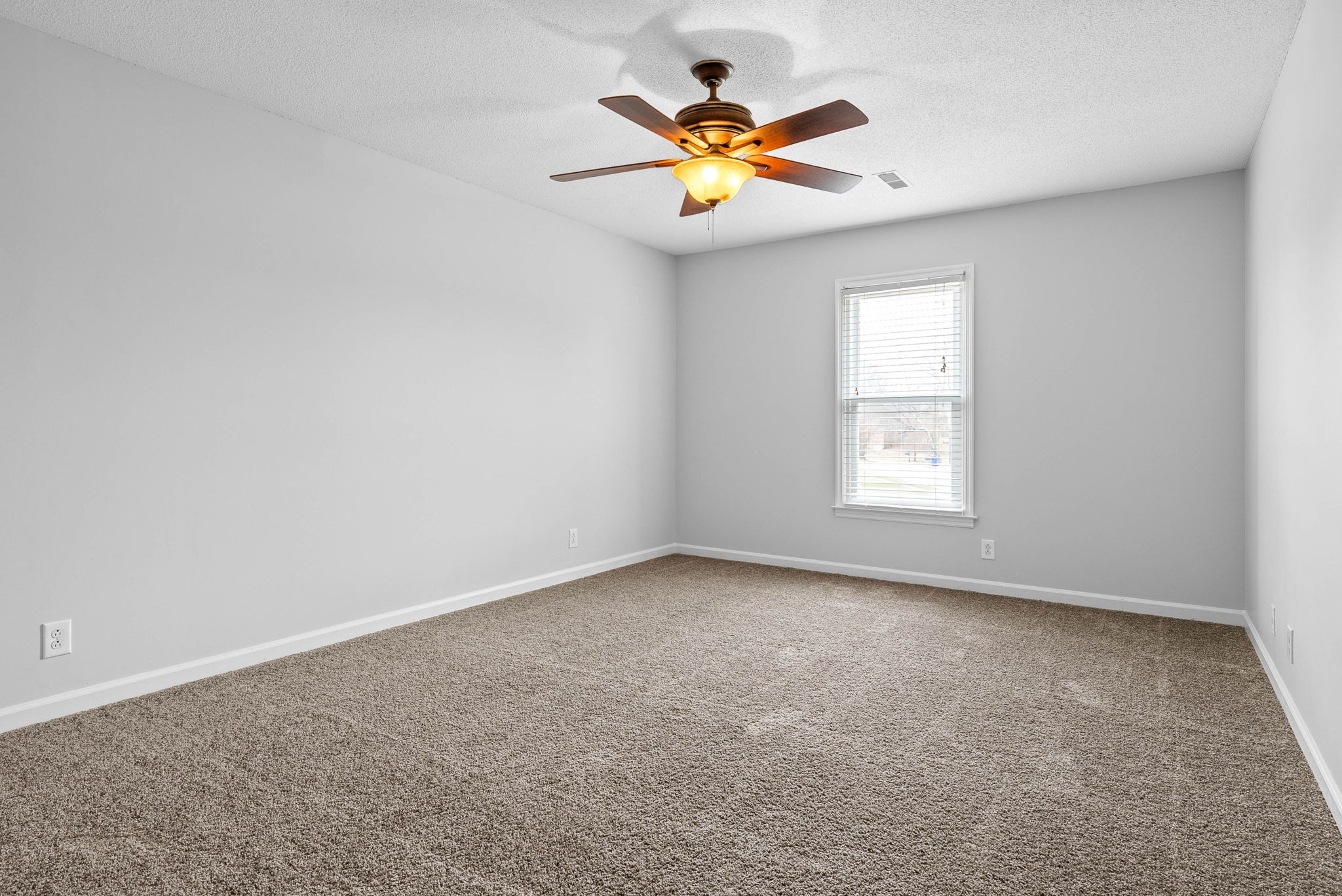 Clarksville, Tennessee 37043, United States, 4 Bedrooms Bedrooms, ,3 BathroomsBathrooms,Residential,Active,77461