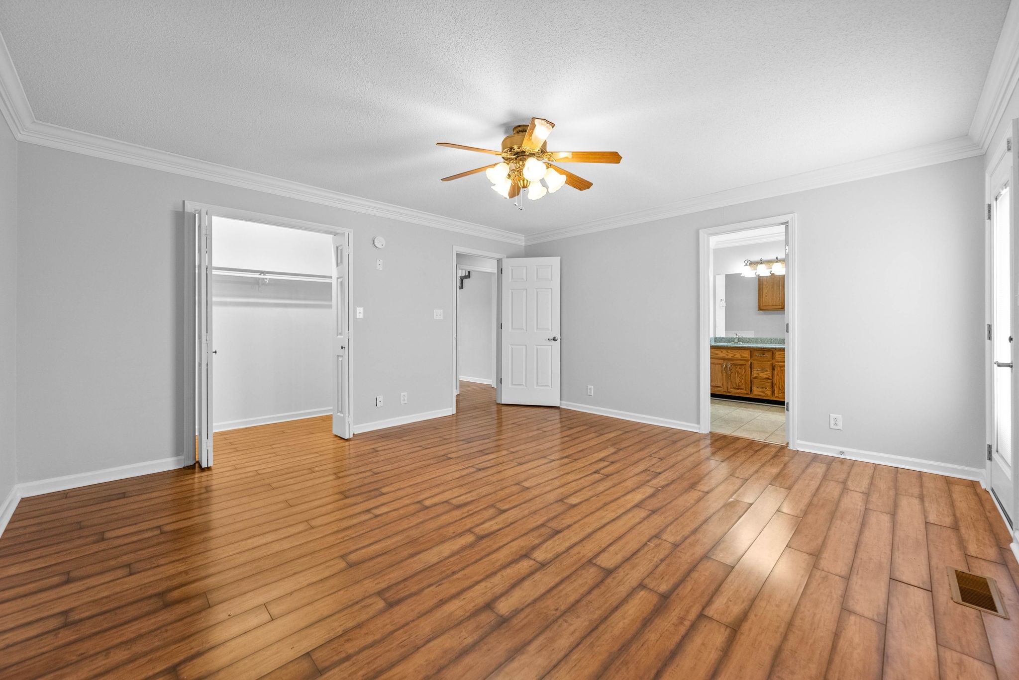 Clarksville, Tennessee 37043, United States, 4 Bedrooms Bedrooms, ,3 BathroomsBathrooms,Residential,Active,77461