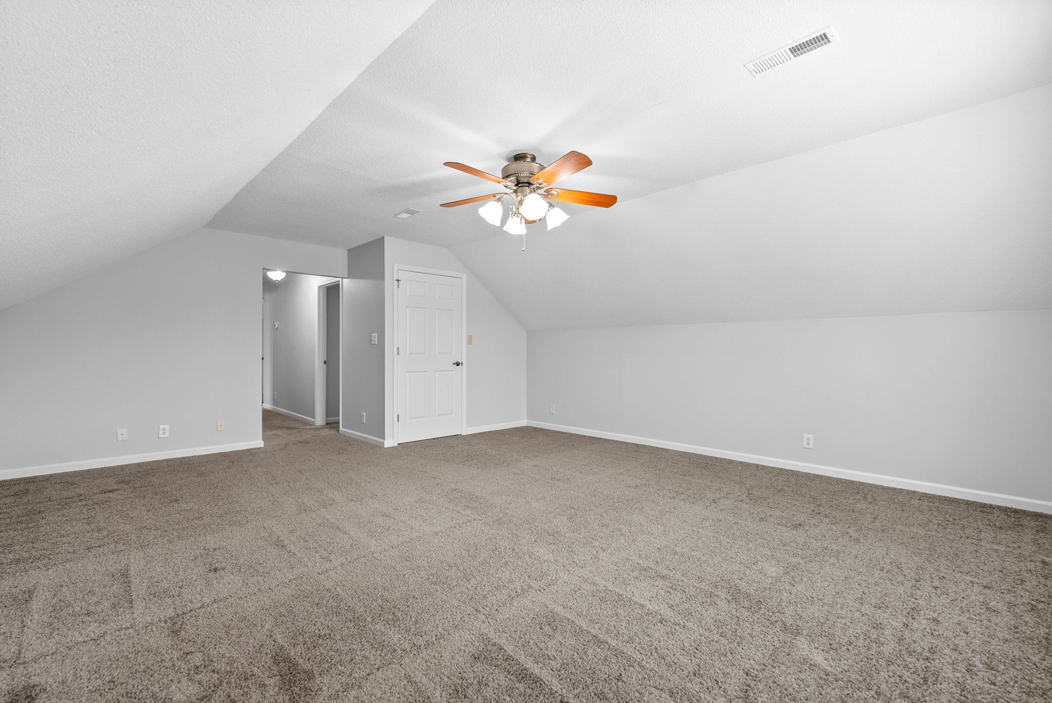 Clarksville, Tennessee 37043, United States, 4 Bedrooms Bedrooms, ,3 BathroomsBathrooms,Residential,Active,77461