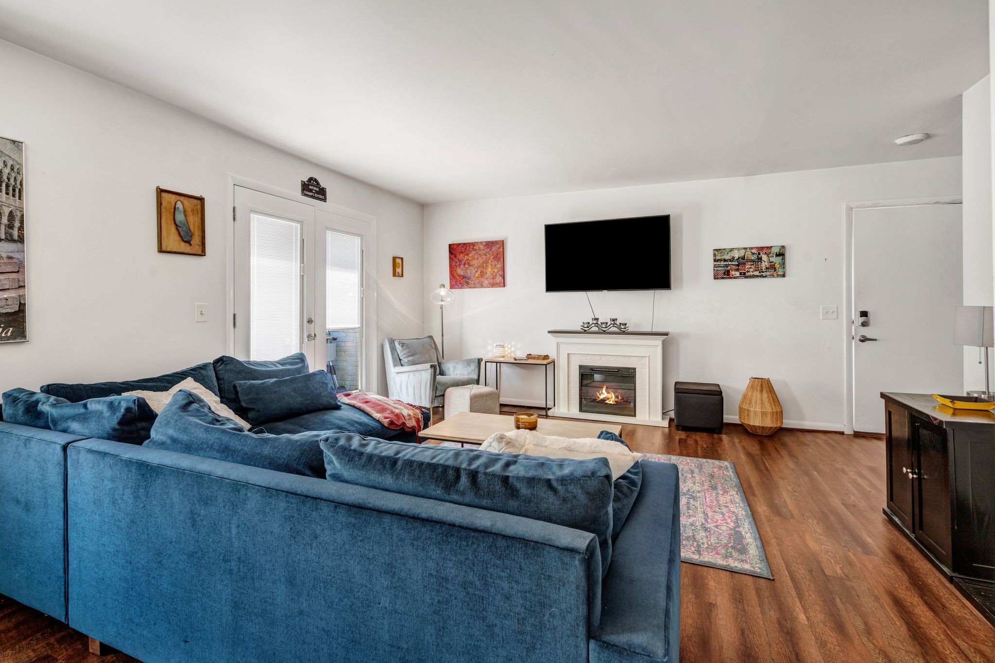 1900 Richard Jones Rd Z4