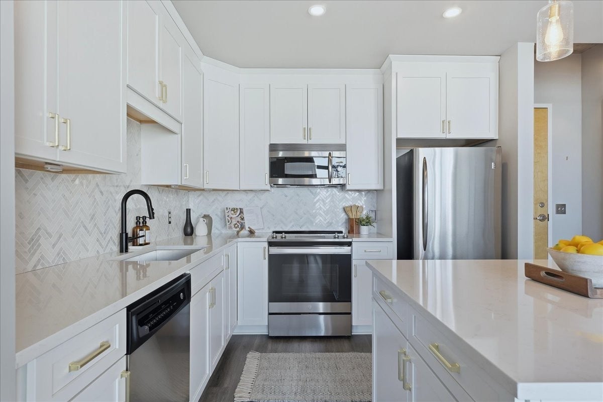 600 12th Ave S 640