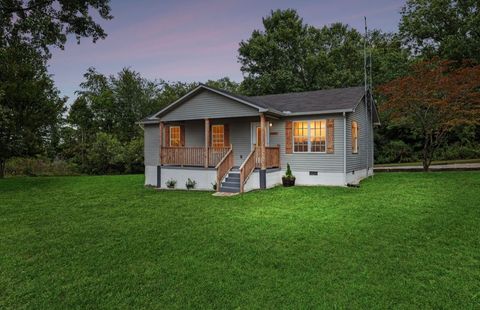 1297 Buncombe Rd Belvidere TN 37306