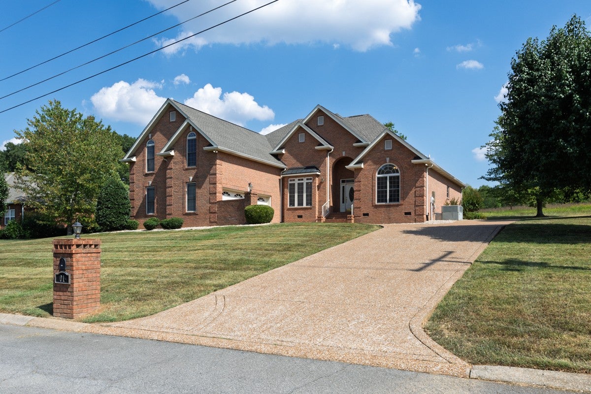 1019 Fairways Dr