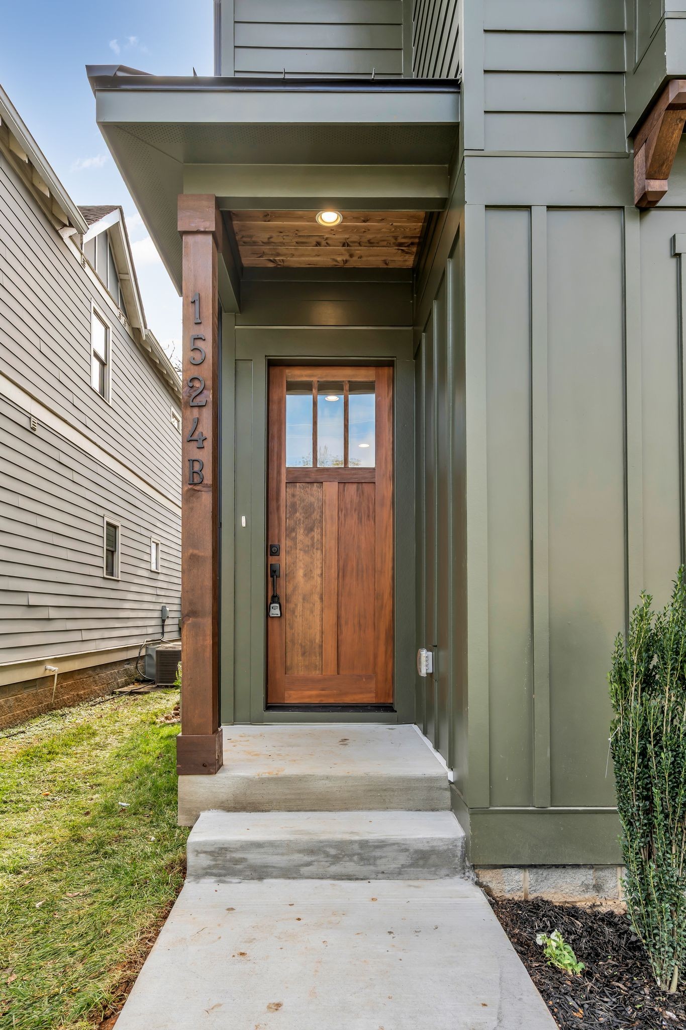 1524B Straightway Ave