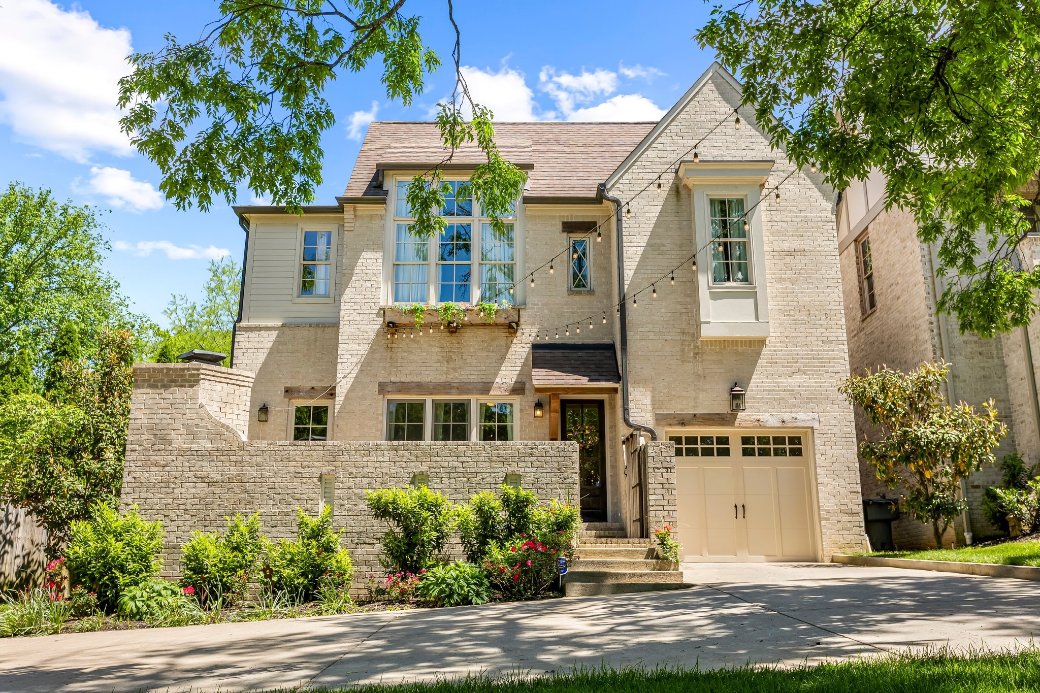 3692 Auburn Ln