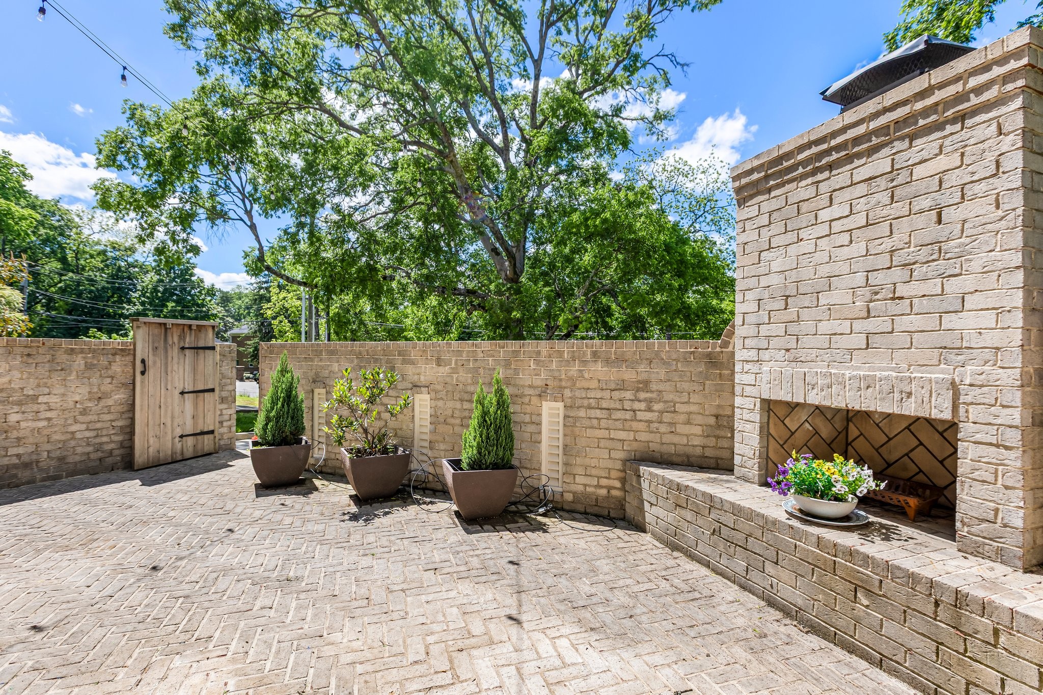 3692 Auburn Ln