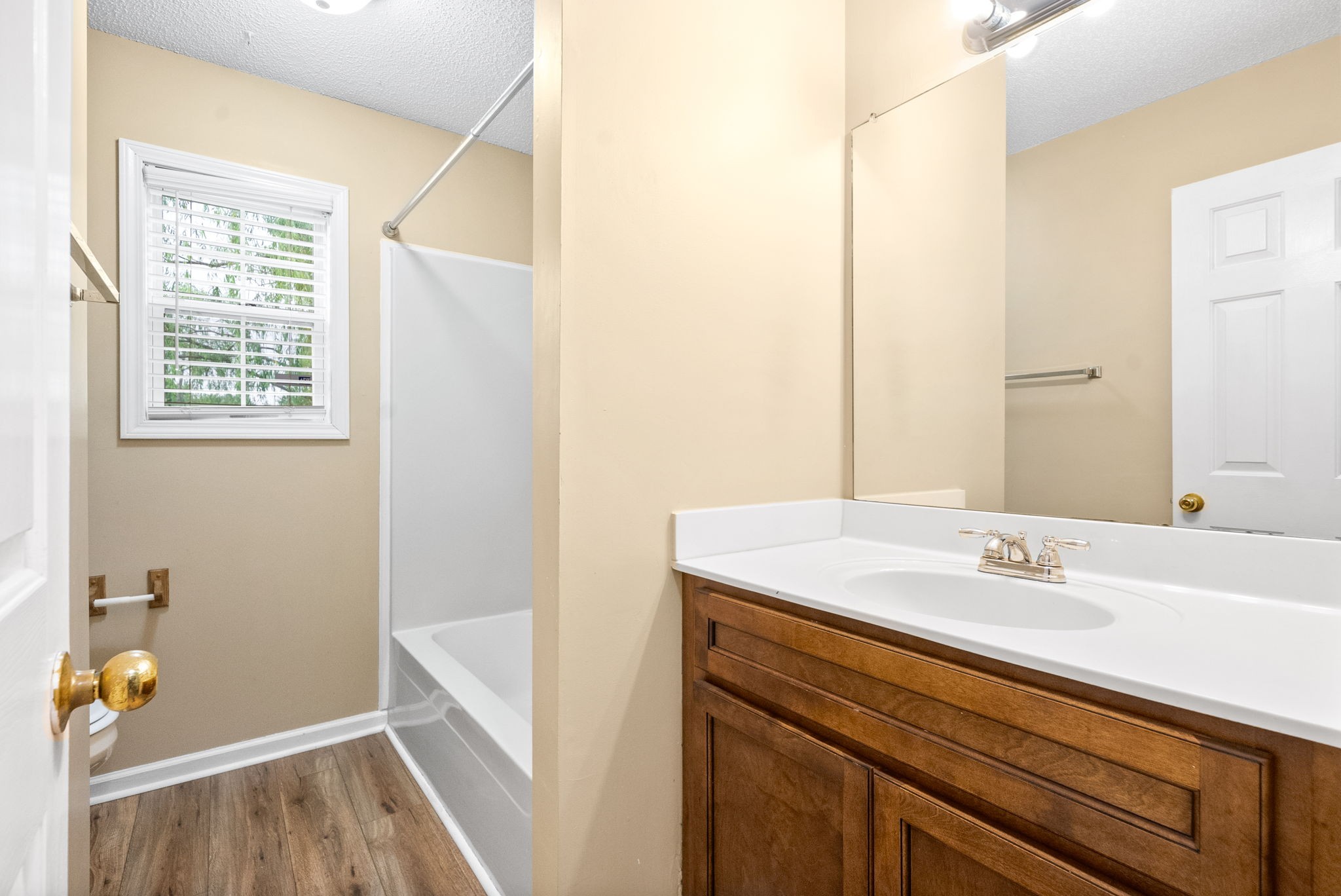 Clarksville, Tennessee 37042, United States, 3 Bedrooms Bedrooms, ,2 BathroomsBathrooms,Residential,Active,213394