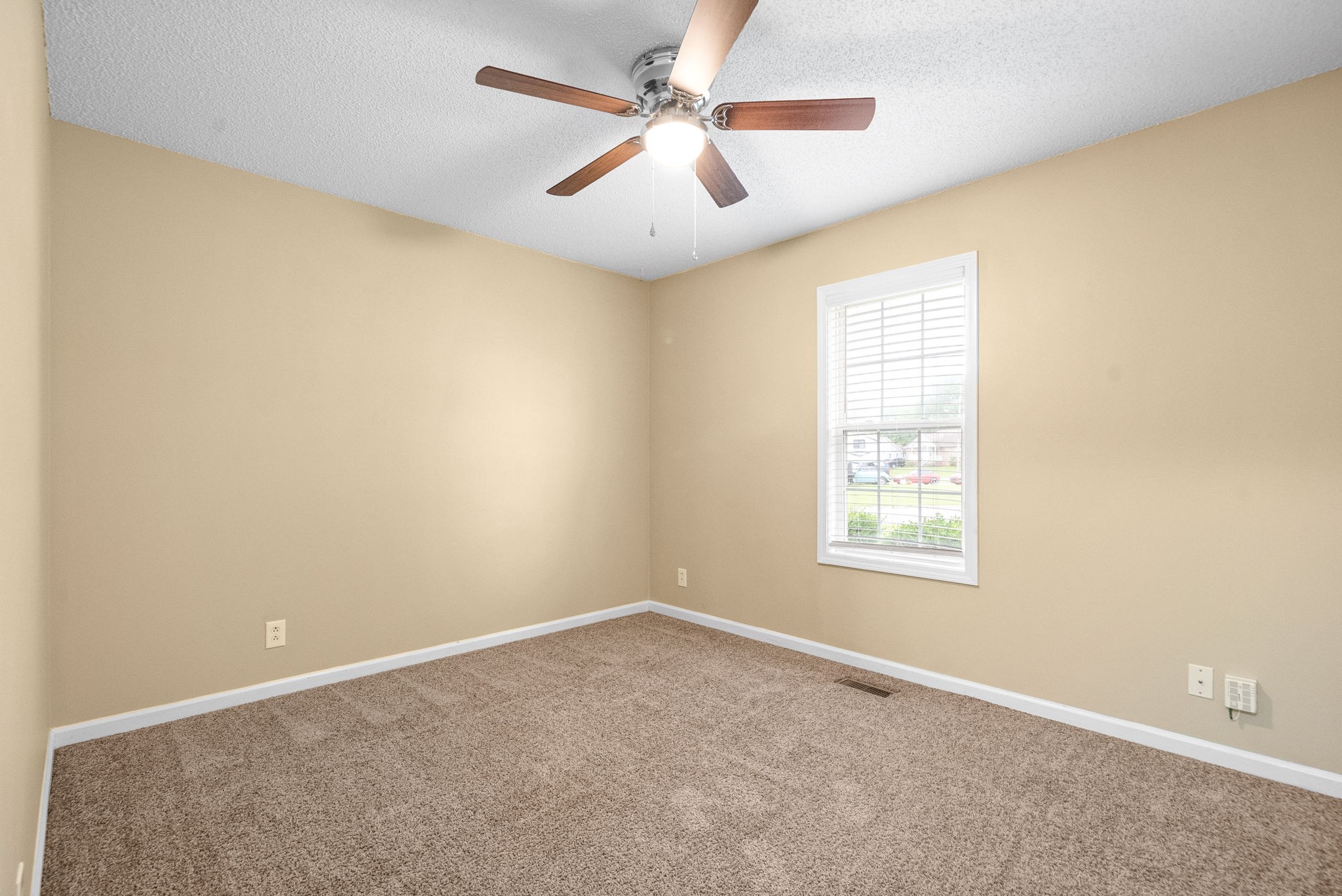 Clarksville, Tennessee 37042, United States, 3 Bedrooms Bedrooms, ,2 BathroomsBathrooms,Residential,Active,213394