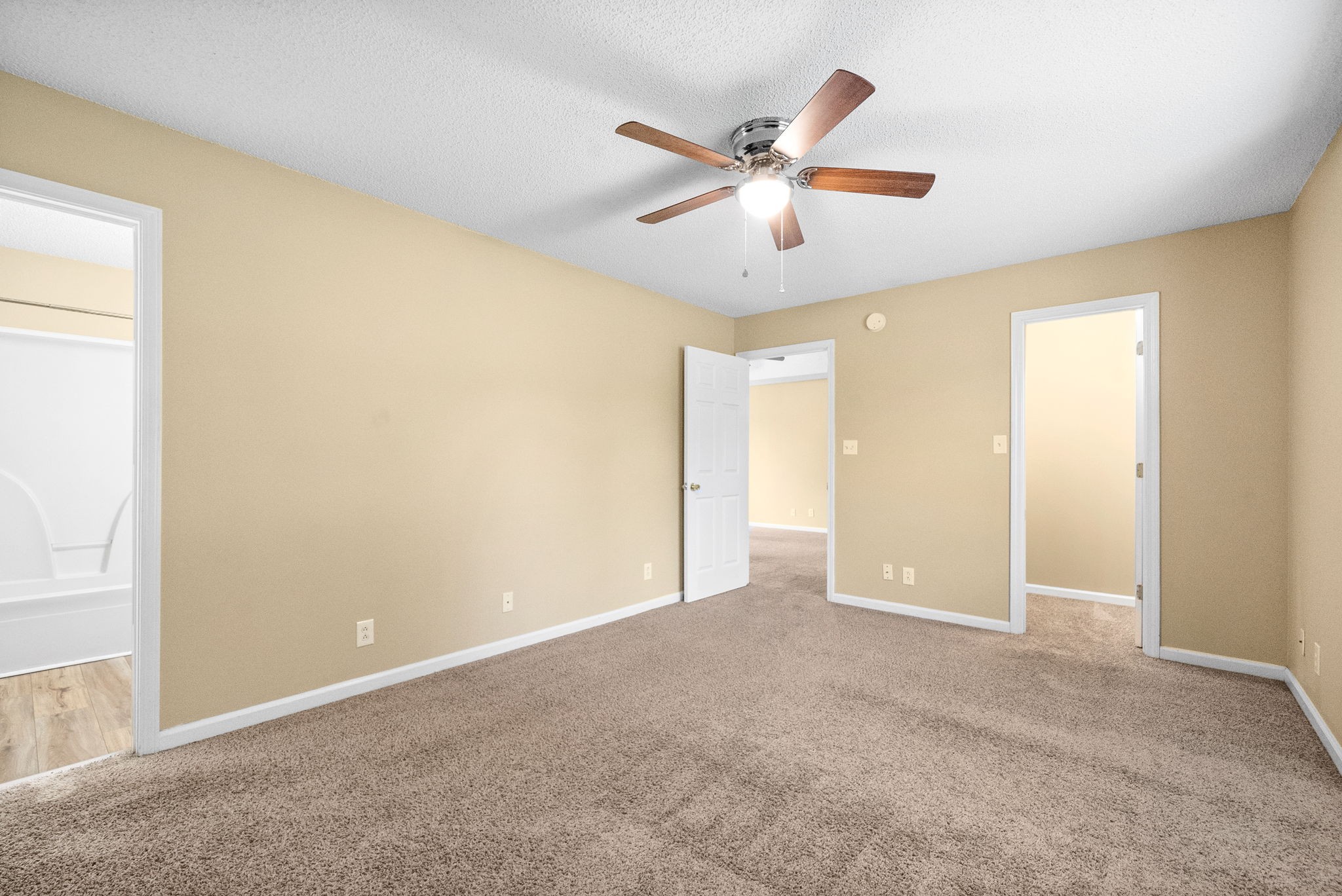 Clarksville, Tennessee 37042, United States, 3 Bedrooms Bedrooms, ,2 BathroomsBathrooms,Residential,Active,213394