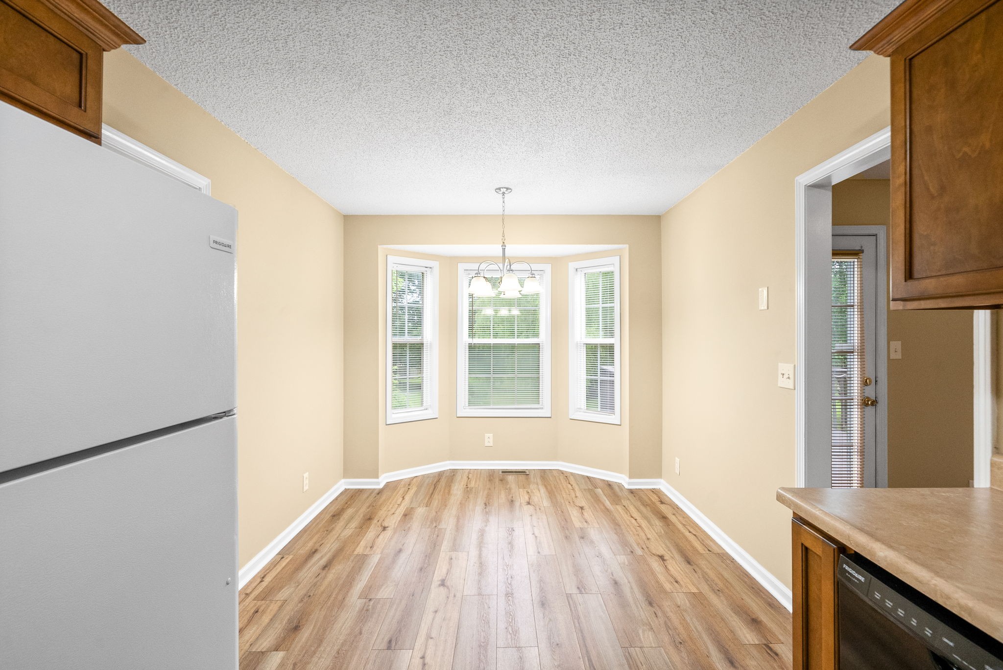 Clarksville, Tennessee 37042, United States, 3 Bedrooms Bedrooms, ,2 BathroomsBathrooms,Residential,Active,213394