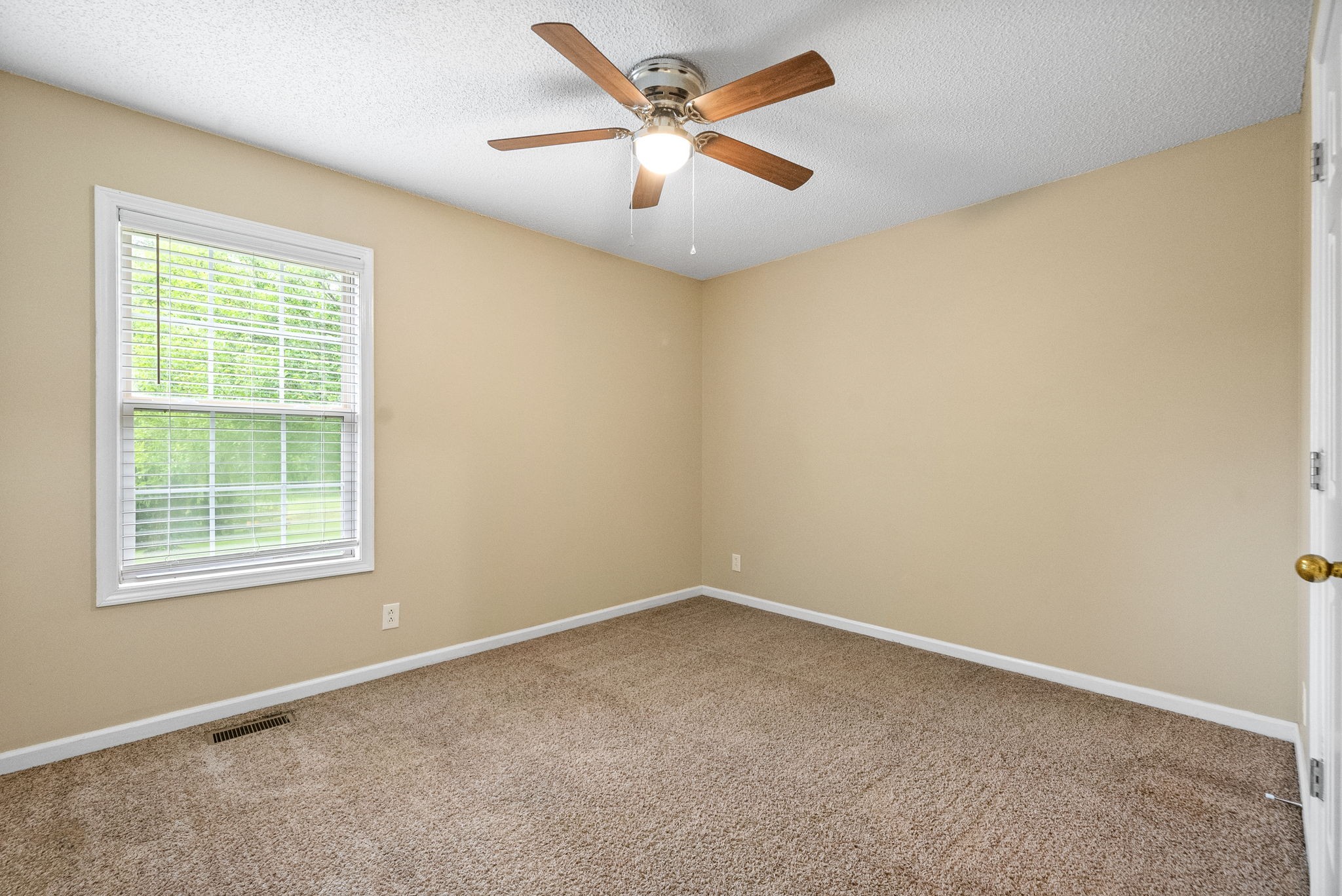 Clarksville, Tennessee 37042, United States, 3 Bedrooms Bedrooms, ,2 BathroomsBathrooms,Residential,Active,213394