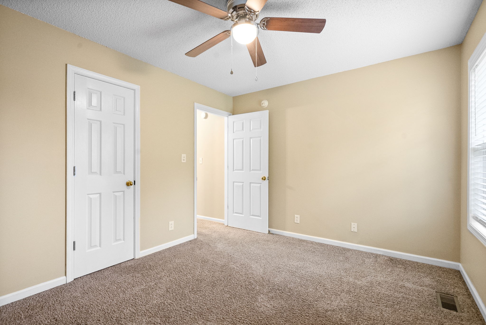 Clarksville, Tennessee 37042, United States, 3 Bedrooms Bedrooms, ,2 BathroomsBathrooms,Residential,Active,213394