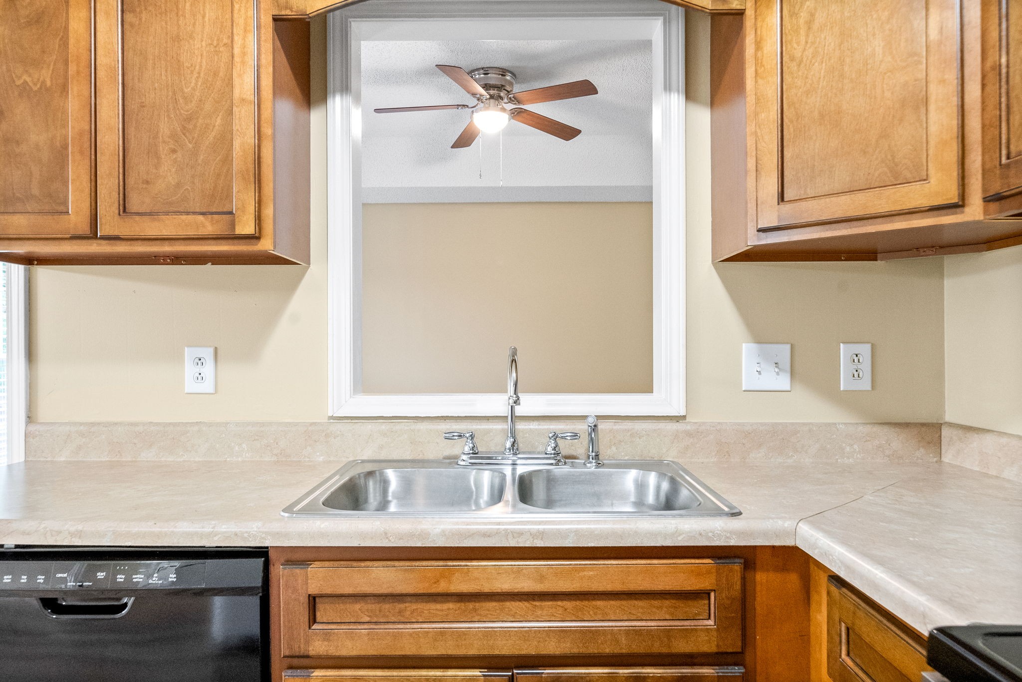 Clarksville, Tennessee 37042, United States, 3 Bedrooms Bedrooms, ,2 BathroomsBathrooms,Residential,Active,213394