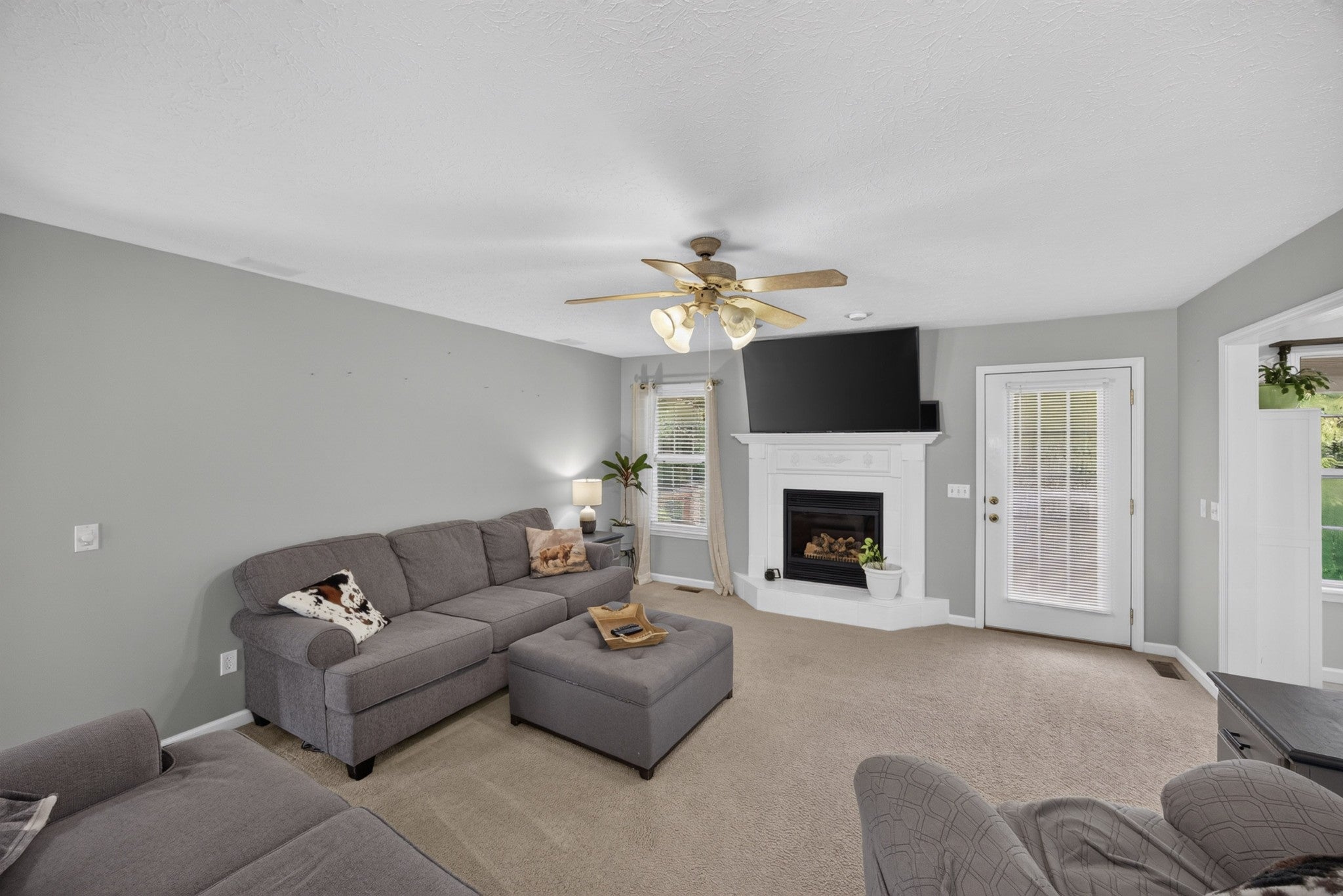 1540 Little John Ln