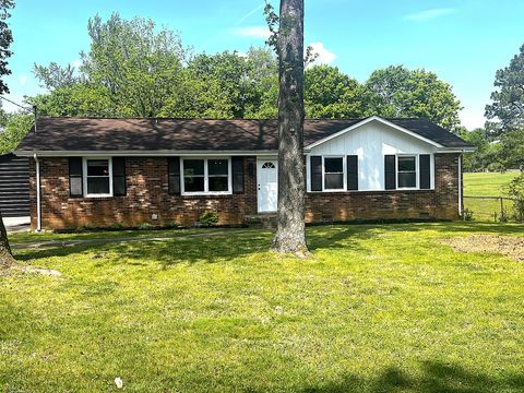 312 Golden Dr Clarksville TN 37040