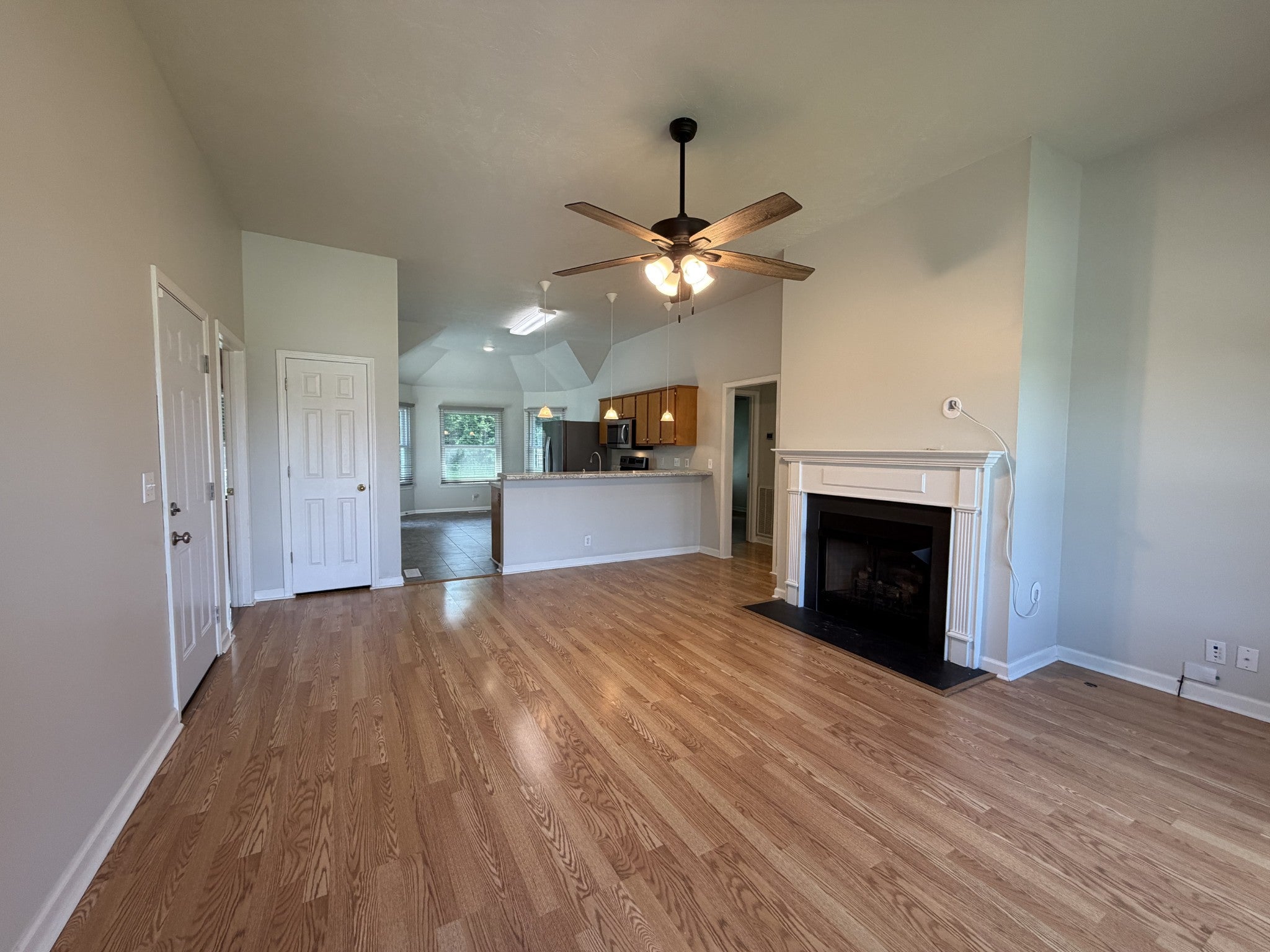 3-bed home sold in Old Hickory, TN 37138, 832 Stone Hedge Ct 832 Stone Hedge Ct, Old Hickory TN 37138 3-bed home, photo 2 of 17