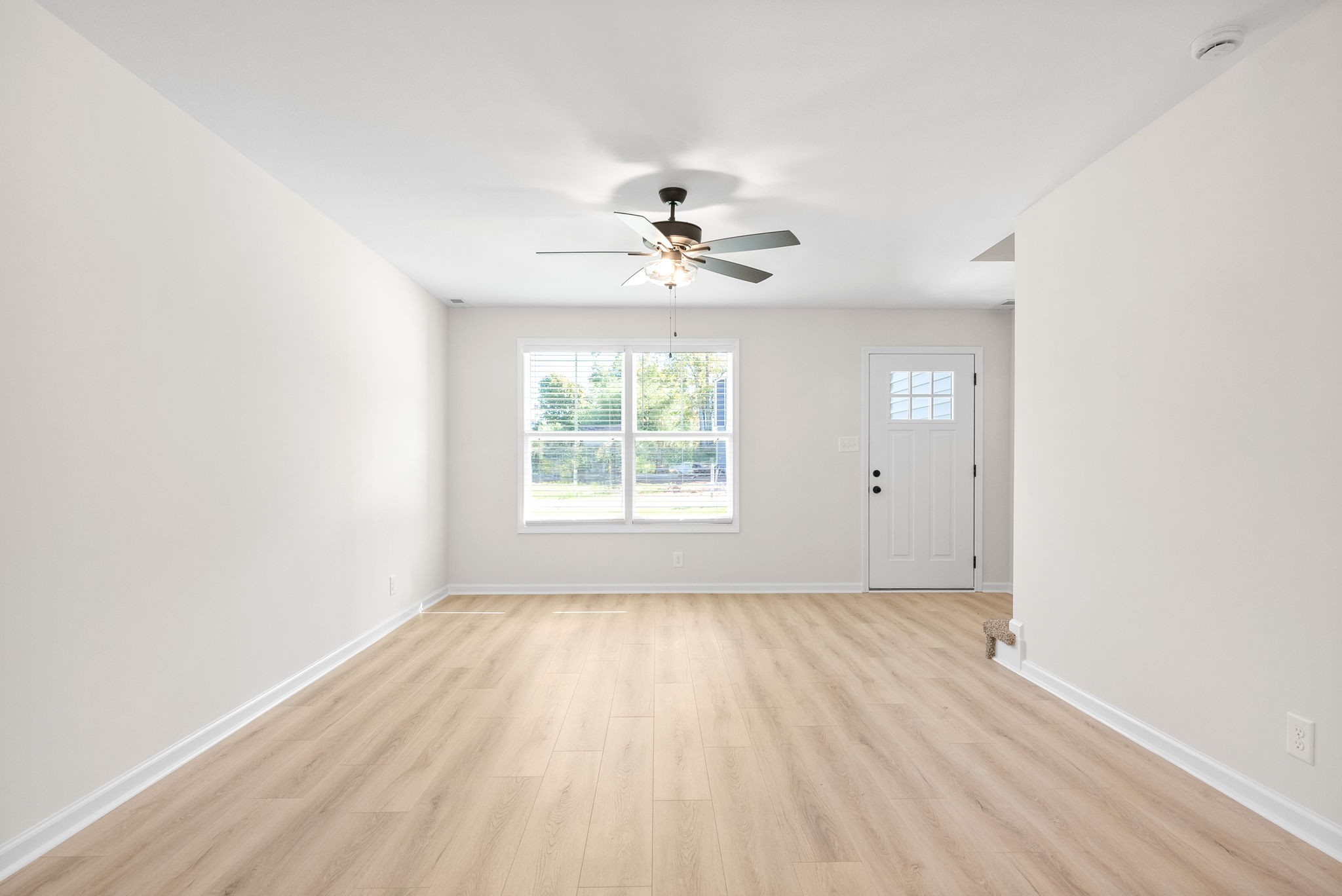 Clarksville, Tennessee 37040, United States, 3 Bedrooms Bedrooms, ,3 BathroomsBathrooms,Residential,Pending,45258