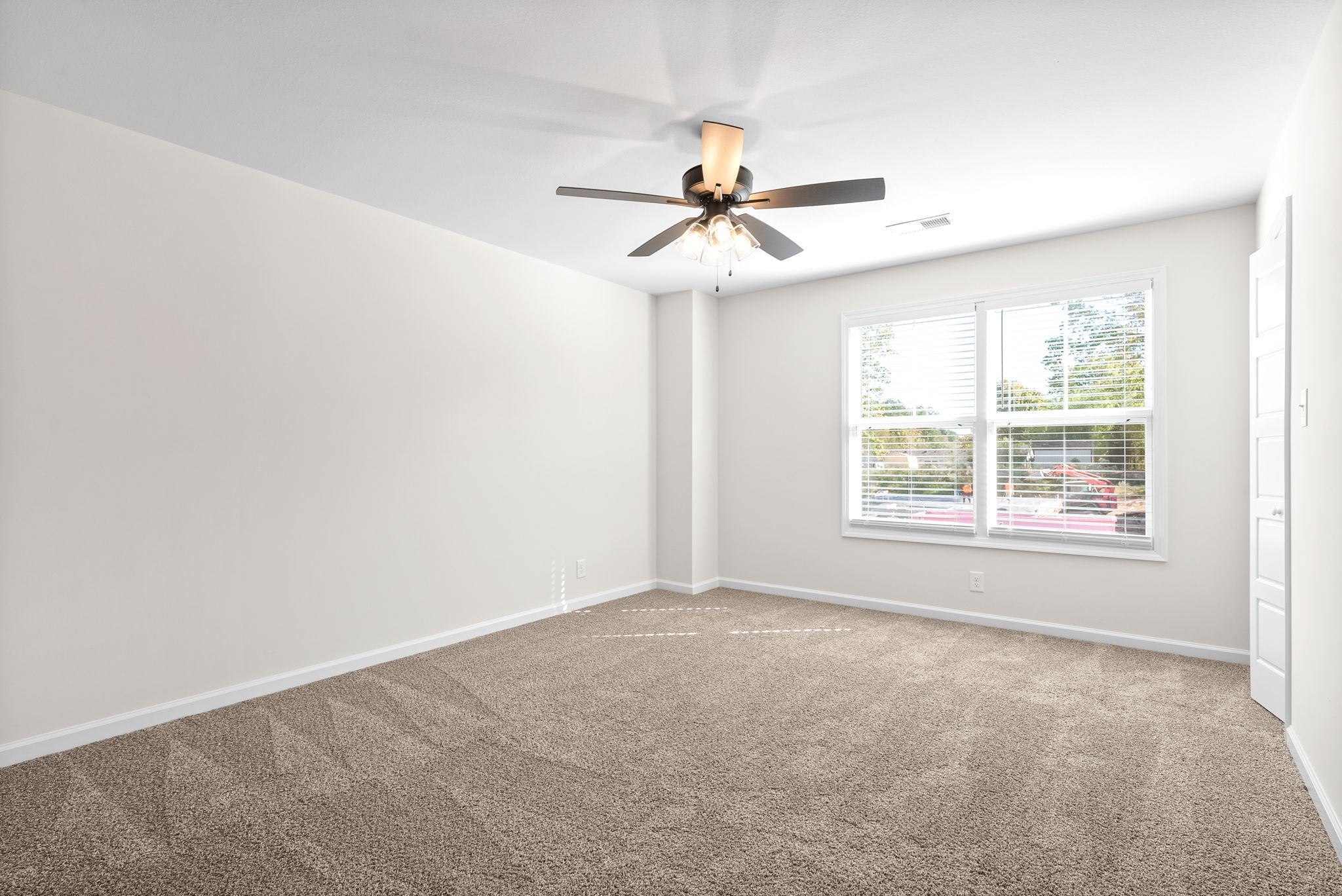 Clarksville, Tennessee 37040, United States, 3 Bedrooms Bedrooms, ,3 BathroomsBathrooms,Residential,Pending,45258