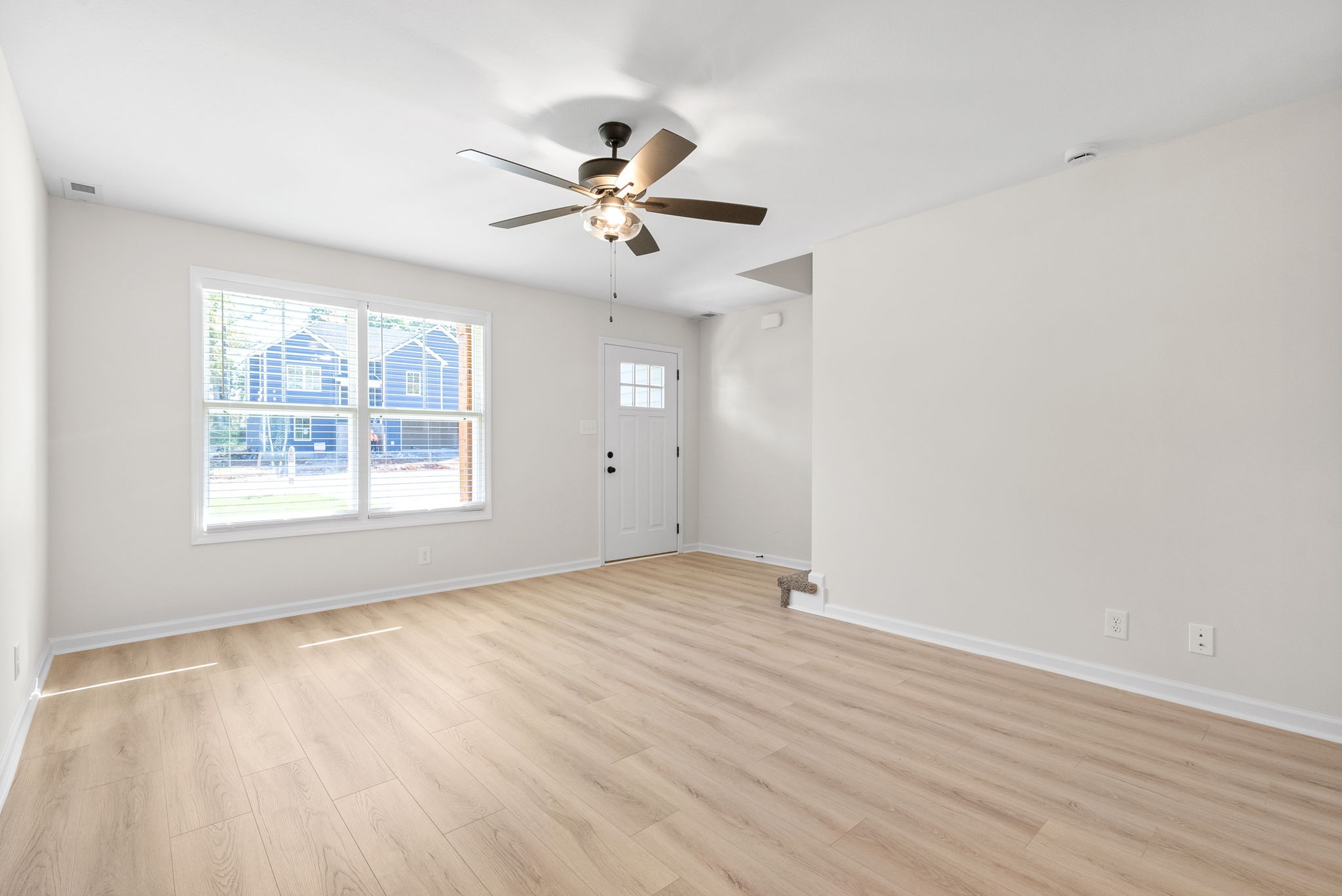 Clarksville, Tennessee 37040, United States, 3 Bedrooms Bedrooms, ,3 BathroomsBathrooms,Residential,Pending,45258