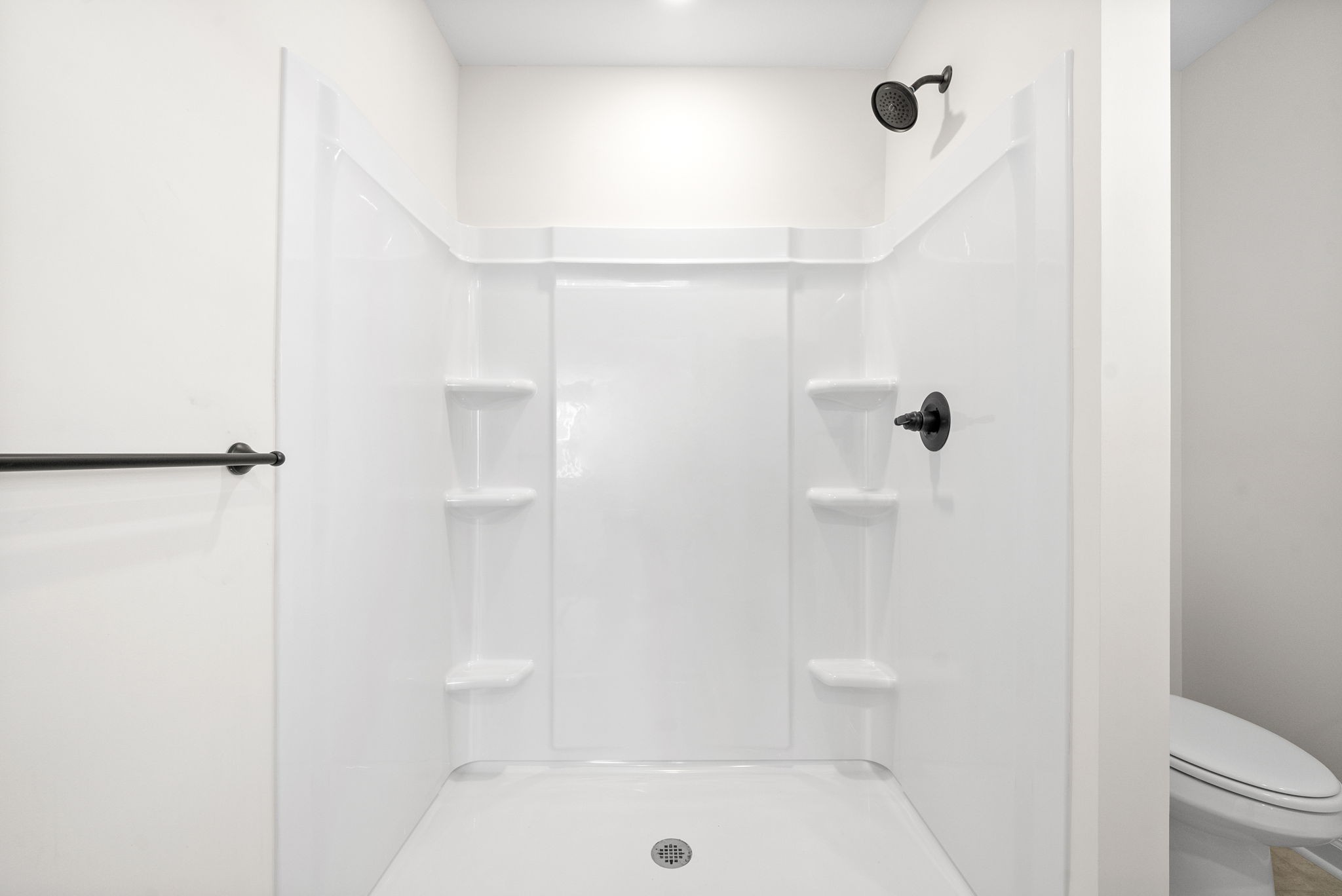 Clarksville, Tennessee 37040, United States, 3 Bedrooms Bedrooms, ,3 BathroomsBathrooms,Residential,Pending,45258