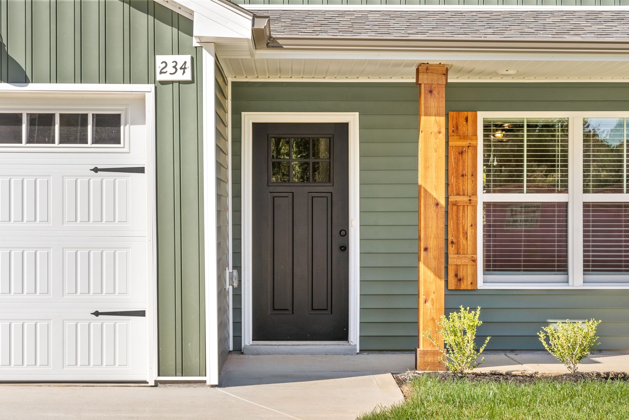 Clarksville, Tennessee 37040, United States, 3 Bedrooms Bedrooms, ,3 BathroomsBathrooms,Residential,Pending,45258