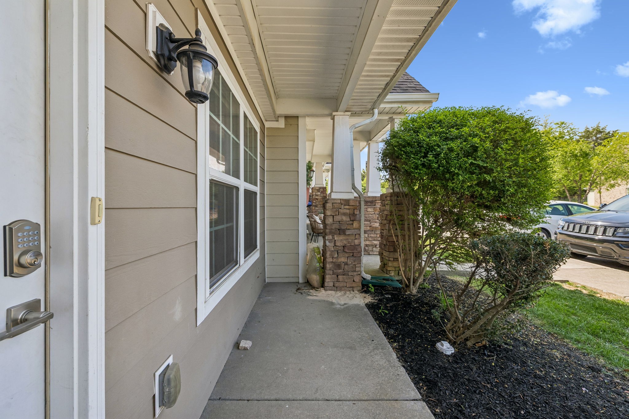 112 Cobblestone Place Dr