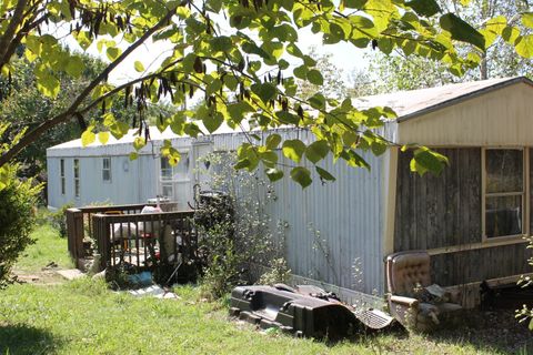 4368 Old Metal Rd Palmyra TN 37142