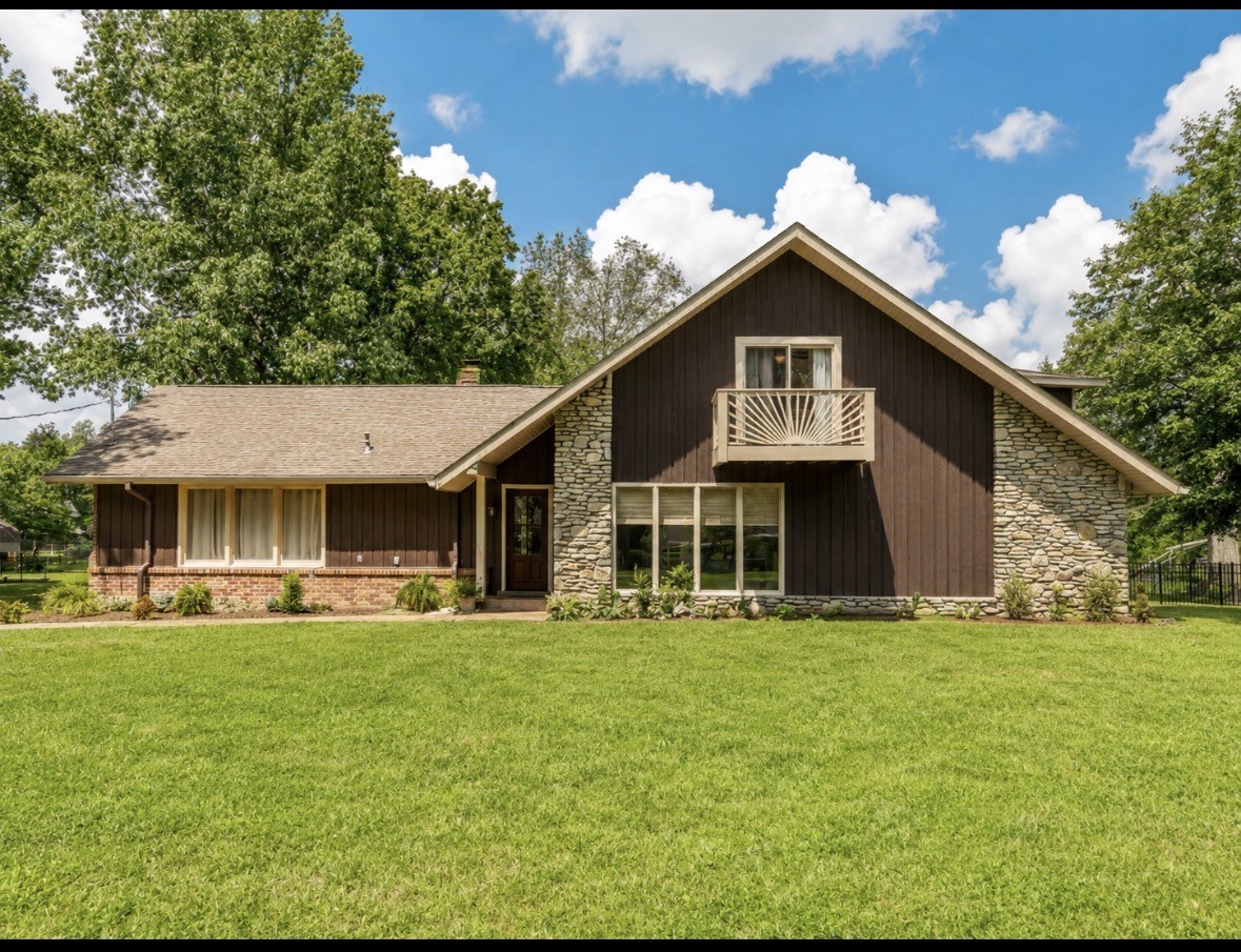 315 Raintree Dr
