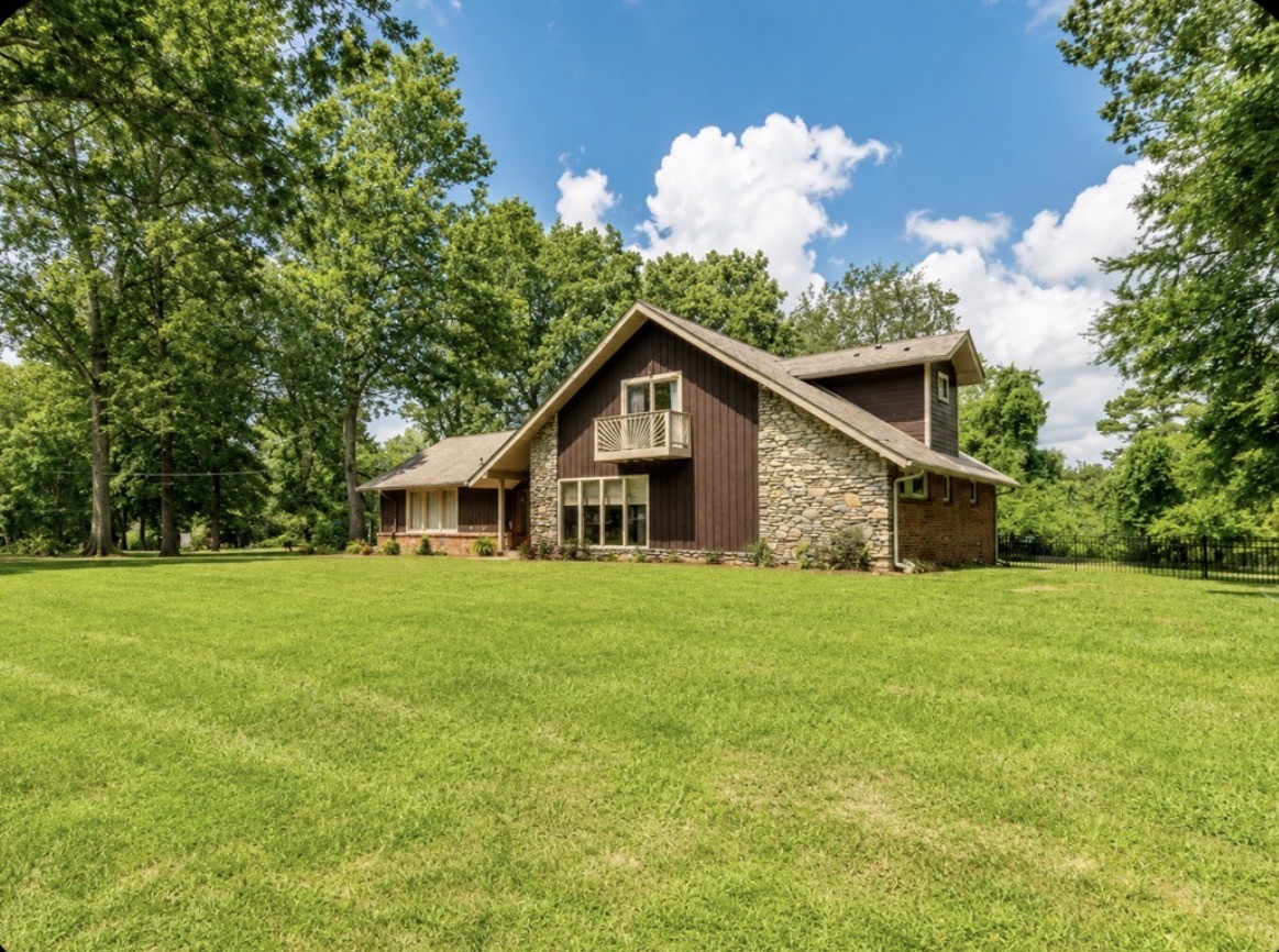 315 Raintree Dr