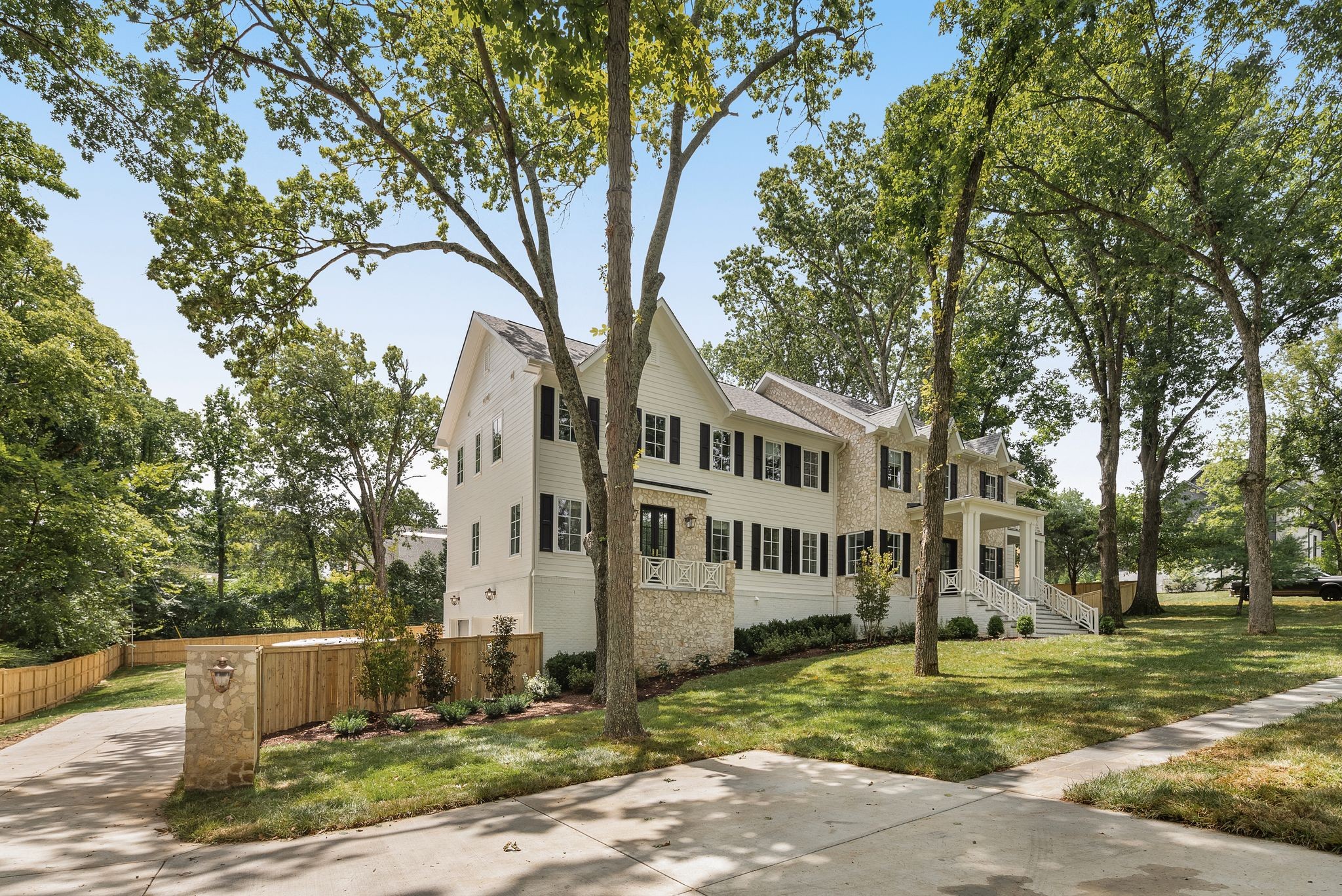 6137 Bresslyn Rd