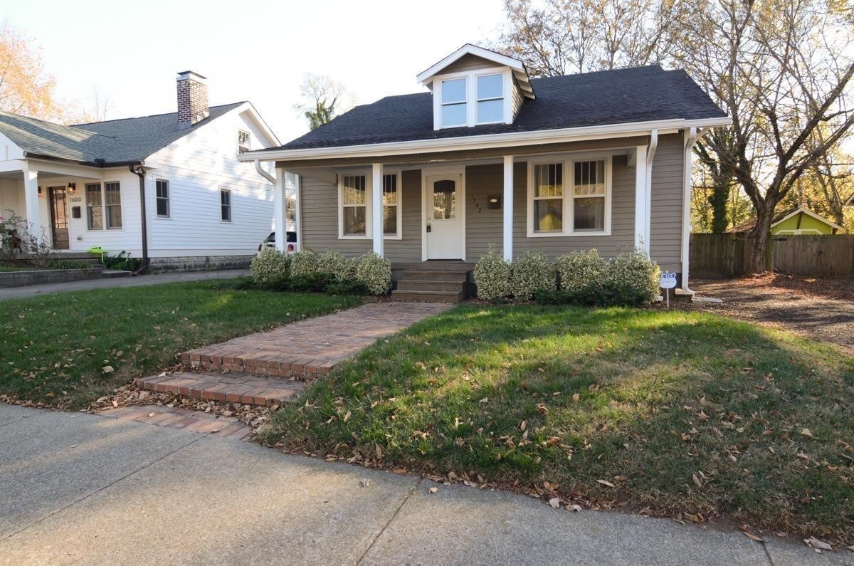 1542 Douglas Ave