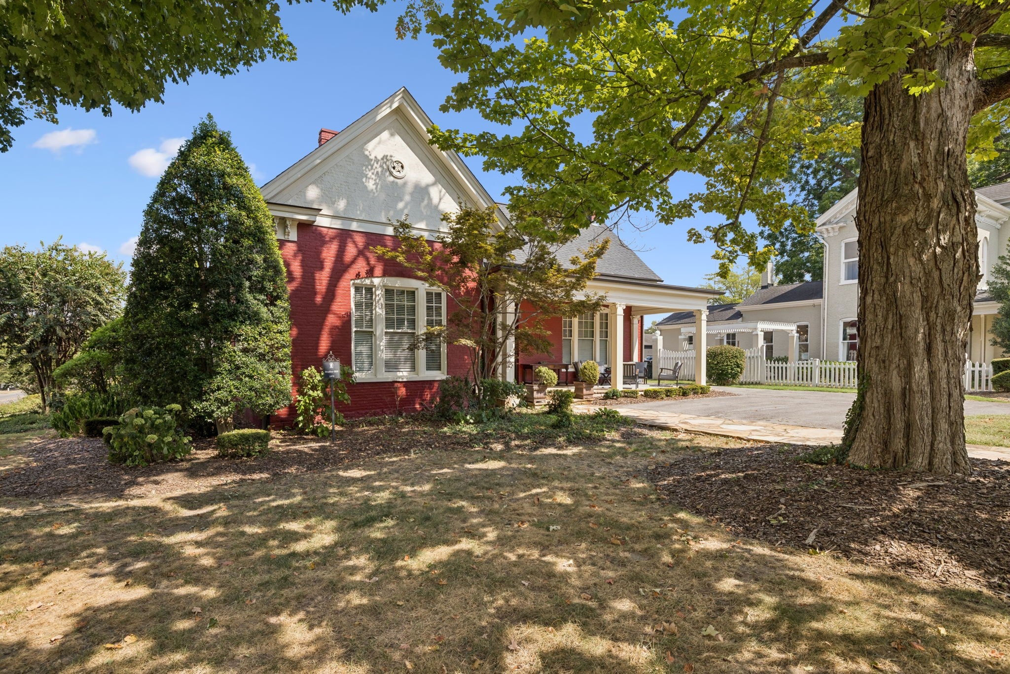 138 3rd Ave N