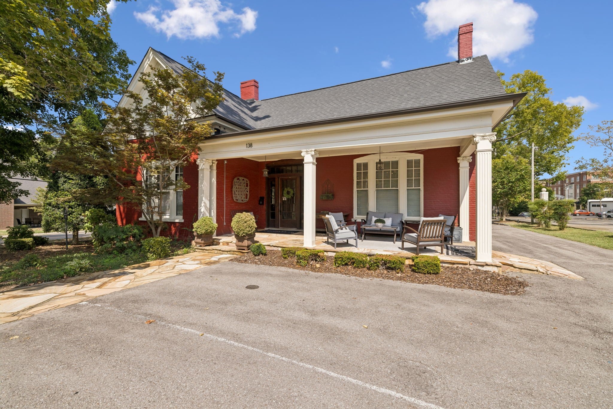 138 3rd Ave N