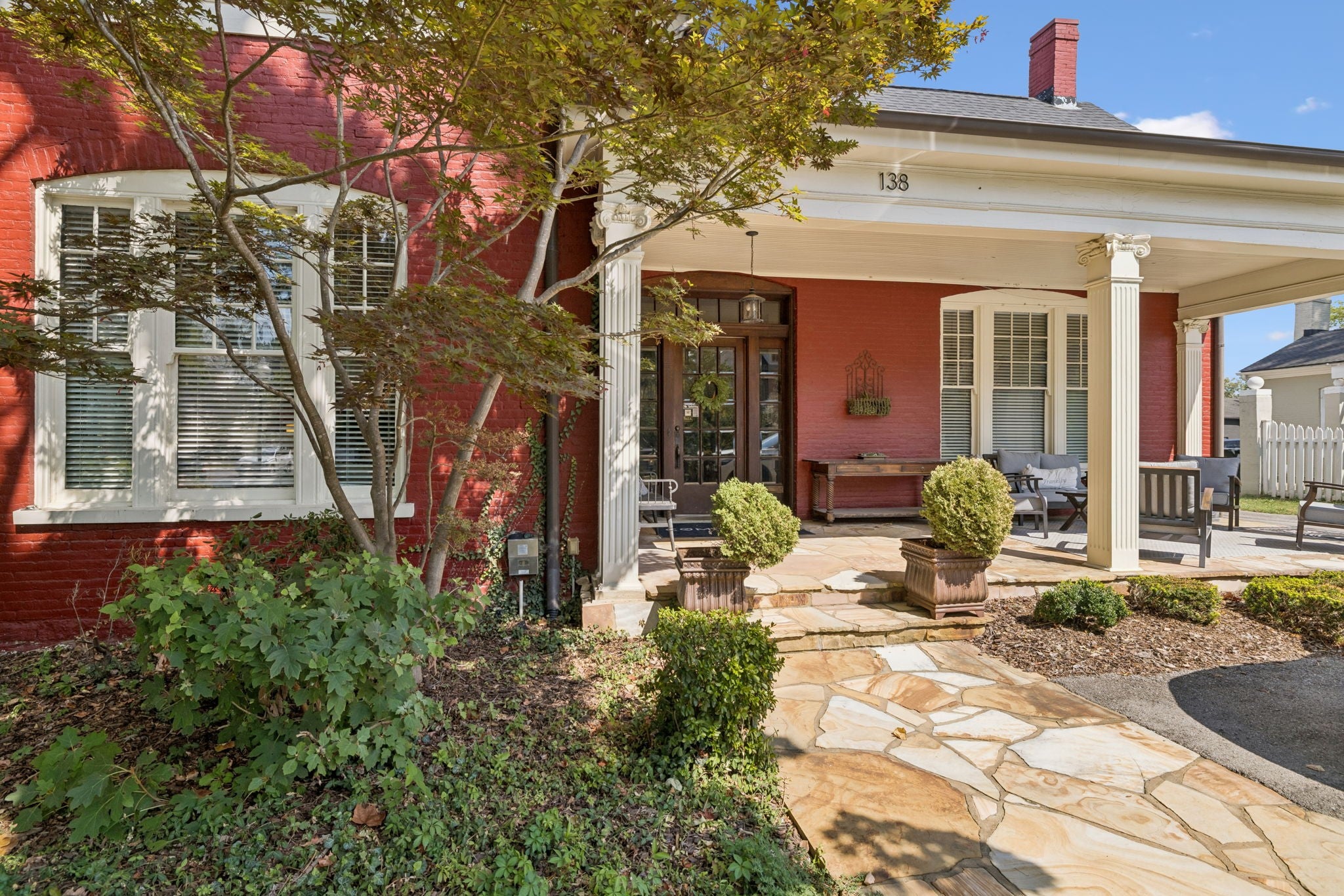 138 3rd Ave N