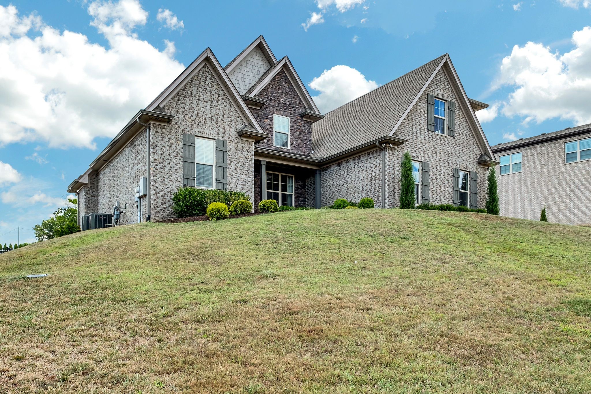967 Luxborough Dr