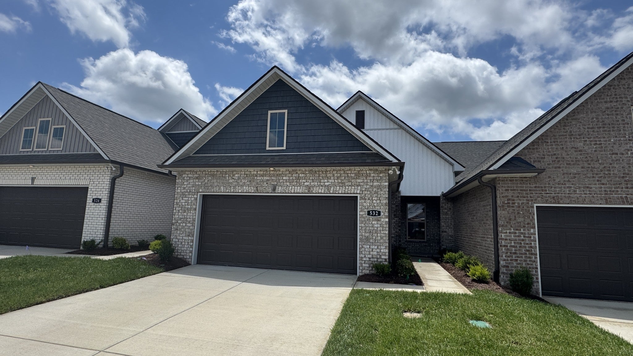 532 W Foxrun