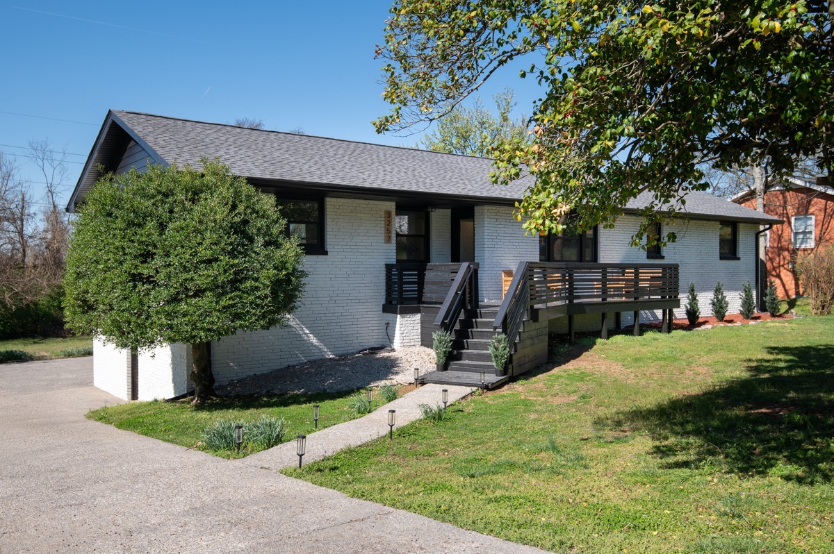 3257 Knobview Dr
